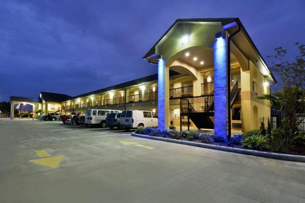 Facade/entrance in Americas Best Value Inn Lake Charles Interstate 210