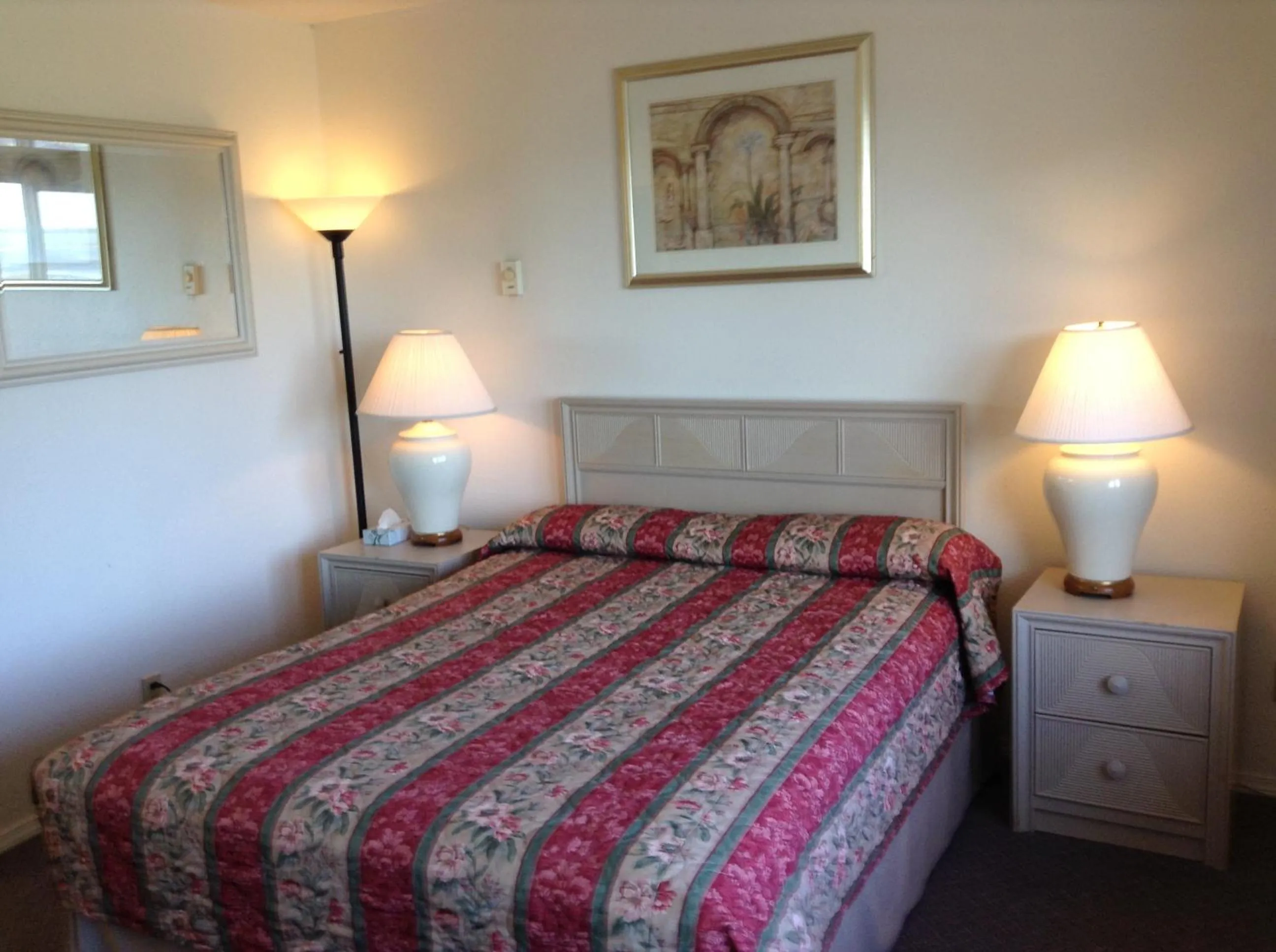 Bedroom, Bed in Front Street Inn