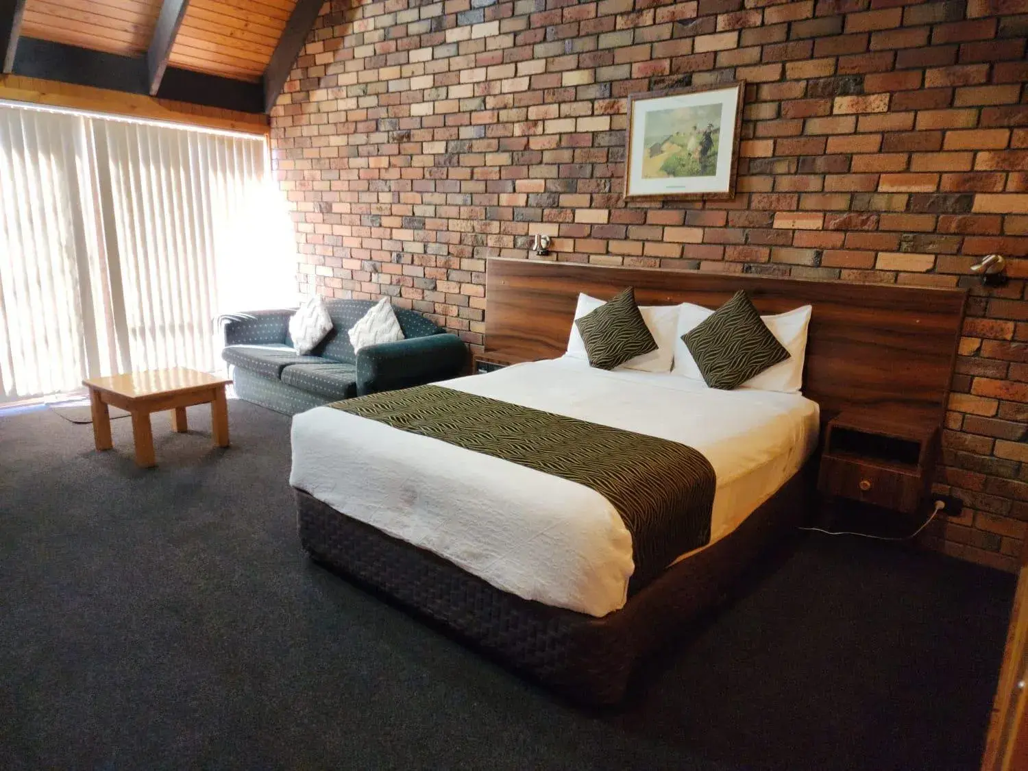 Deluxe Queen Room in Belvoir Village Motel & Apartments Wodonga Deluxe Queen Room in Belvoir Village Motel & Apartments Wodonga