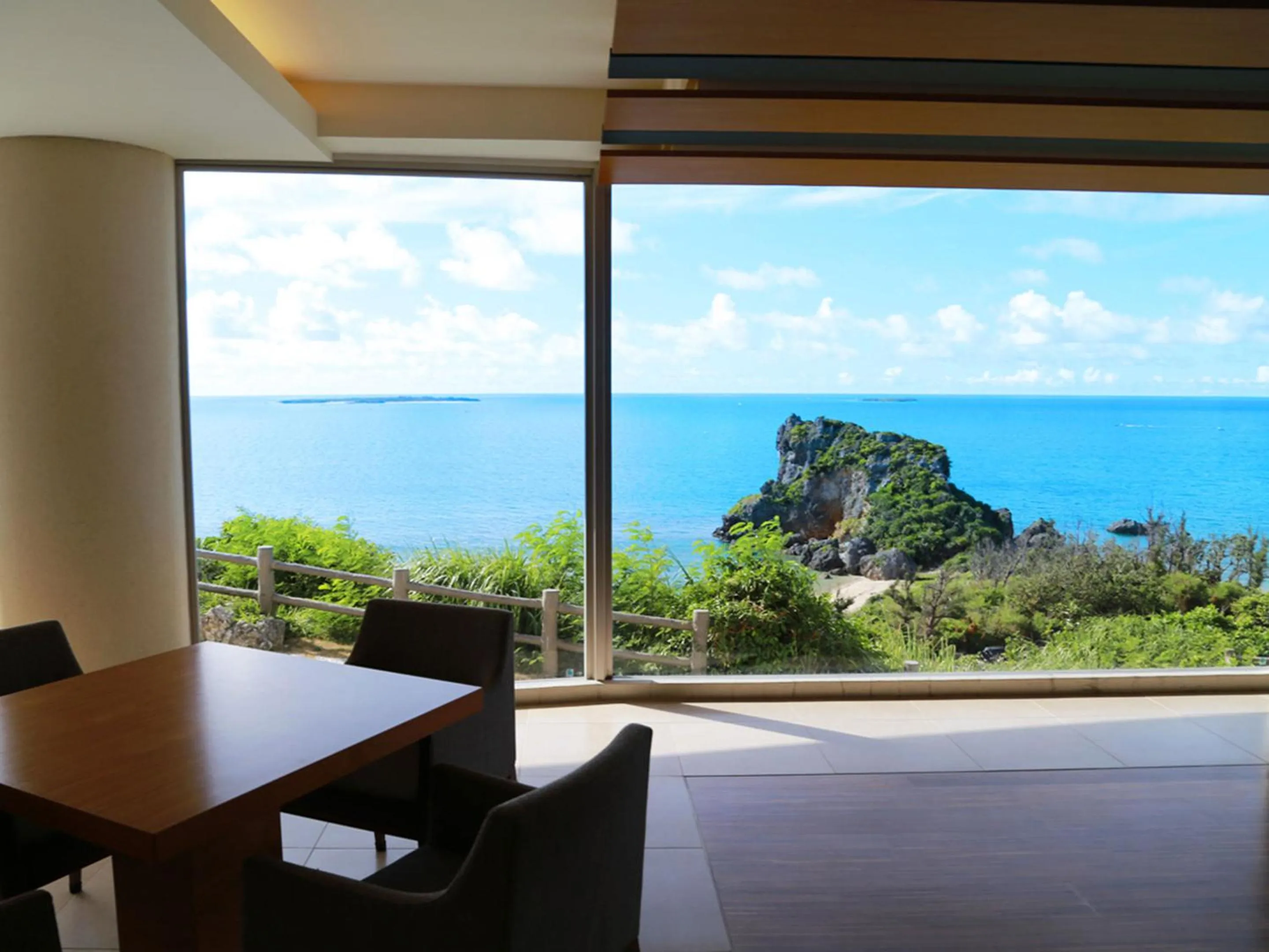 Lounge or bar in Hotel Hamahigashima Resort