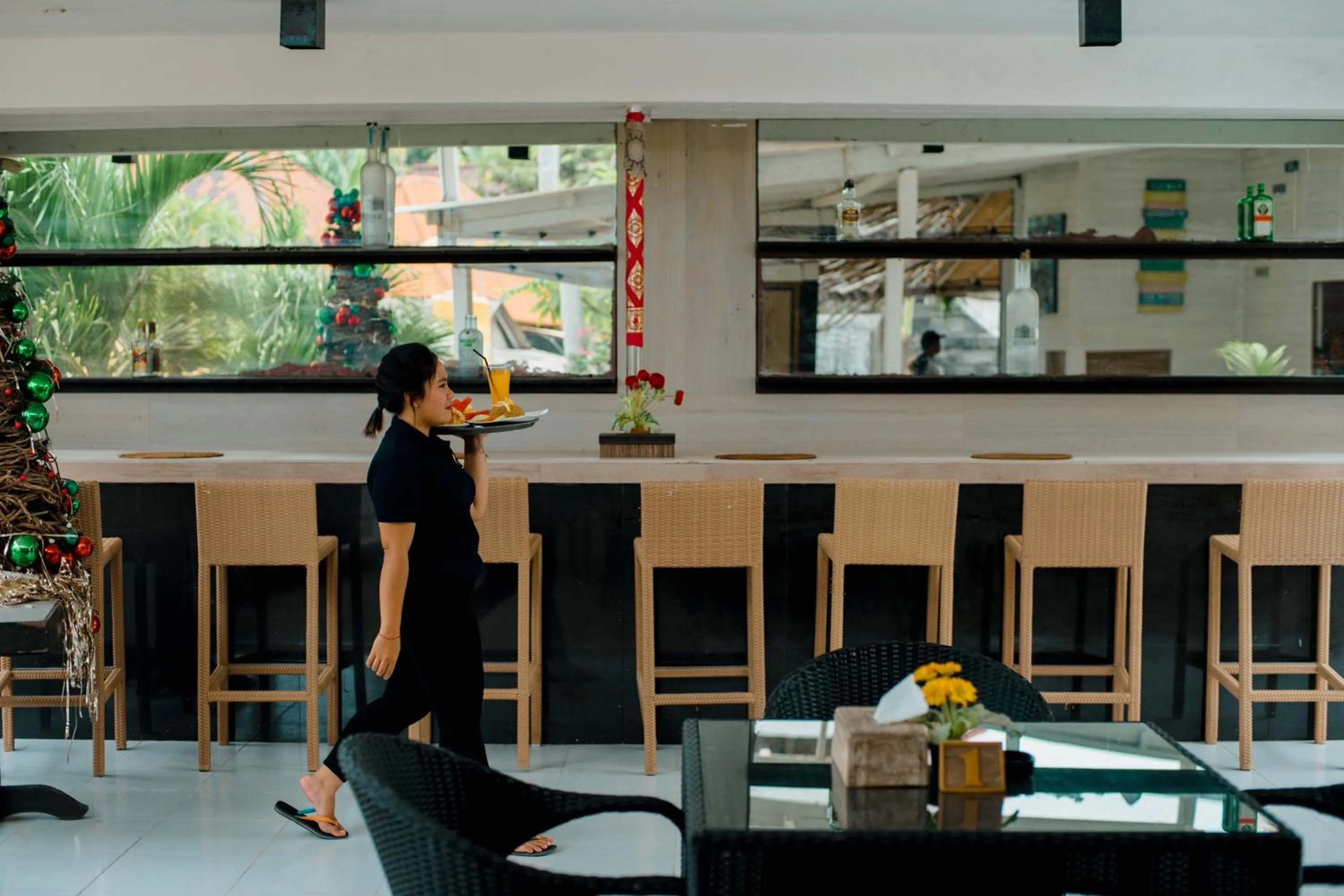 Restaurant/places to eat in The Canda Villa