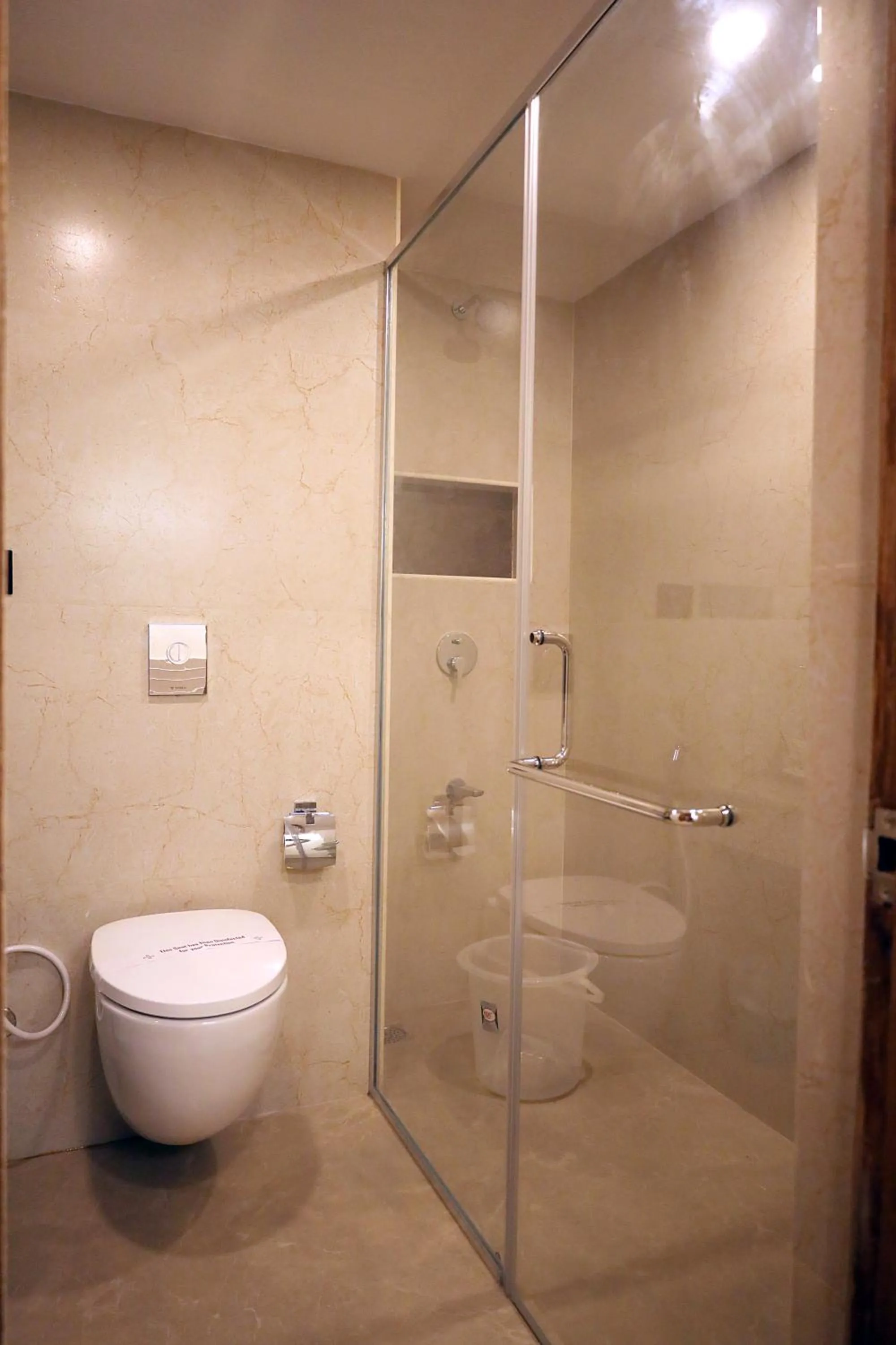 Shower in Hotel Surguru