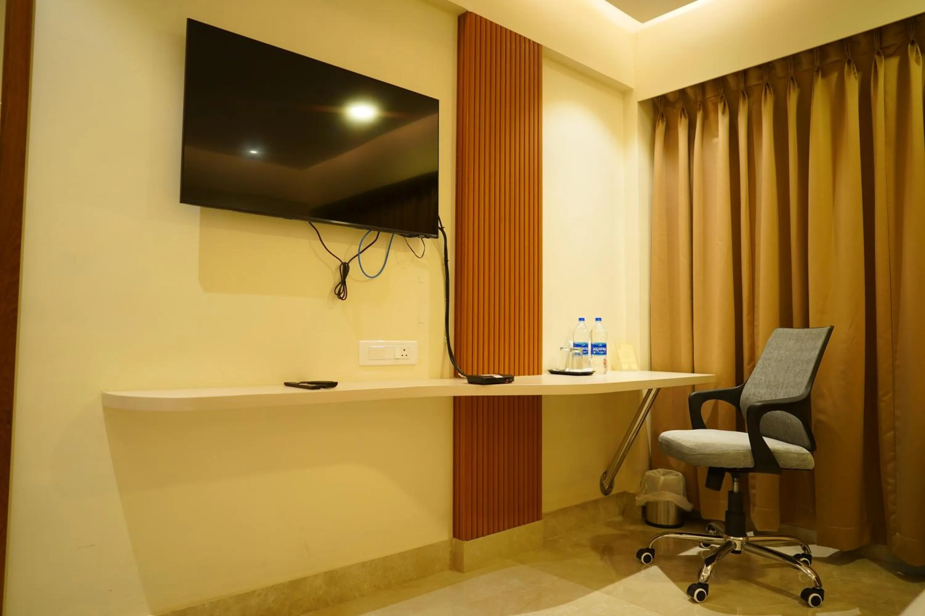 TV and multimedia in Hotel Surguru