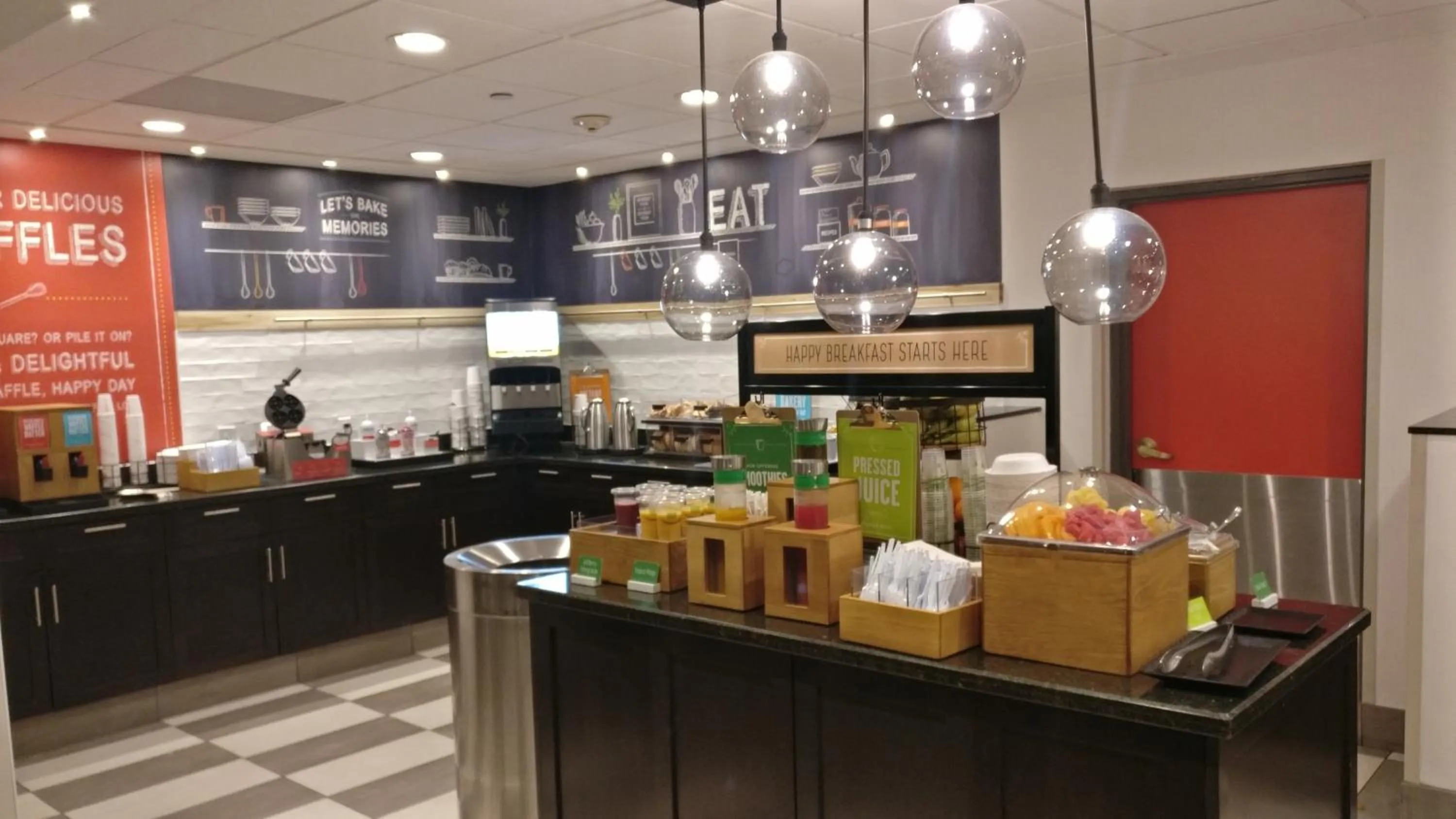 Restaurant/places to eat in Hampton Inn & Suites by Hilton Toronto Airport
