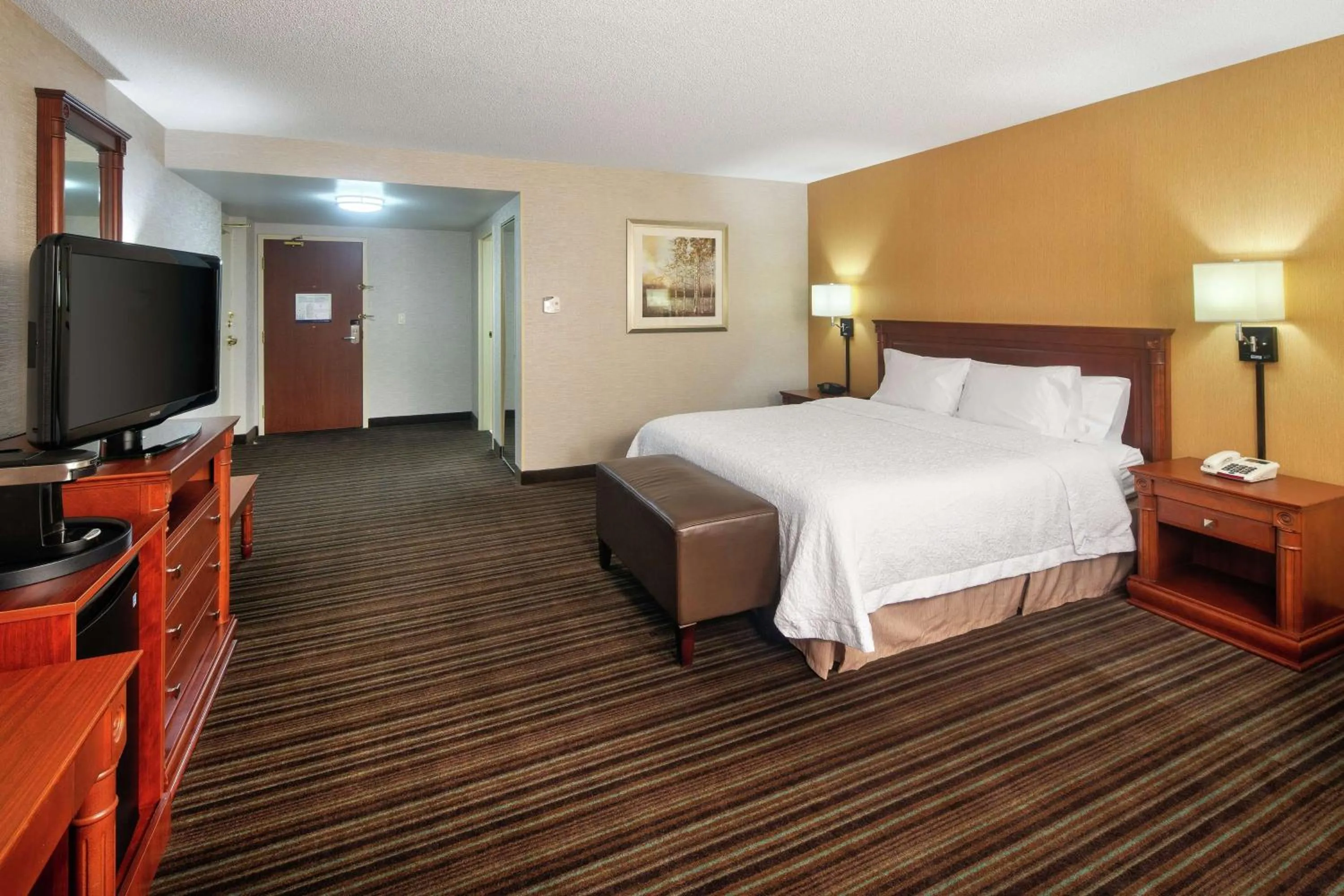 Bedroom, Bed in Hampton Inn & Suites by Hilton Toronto Airport