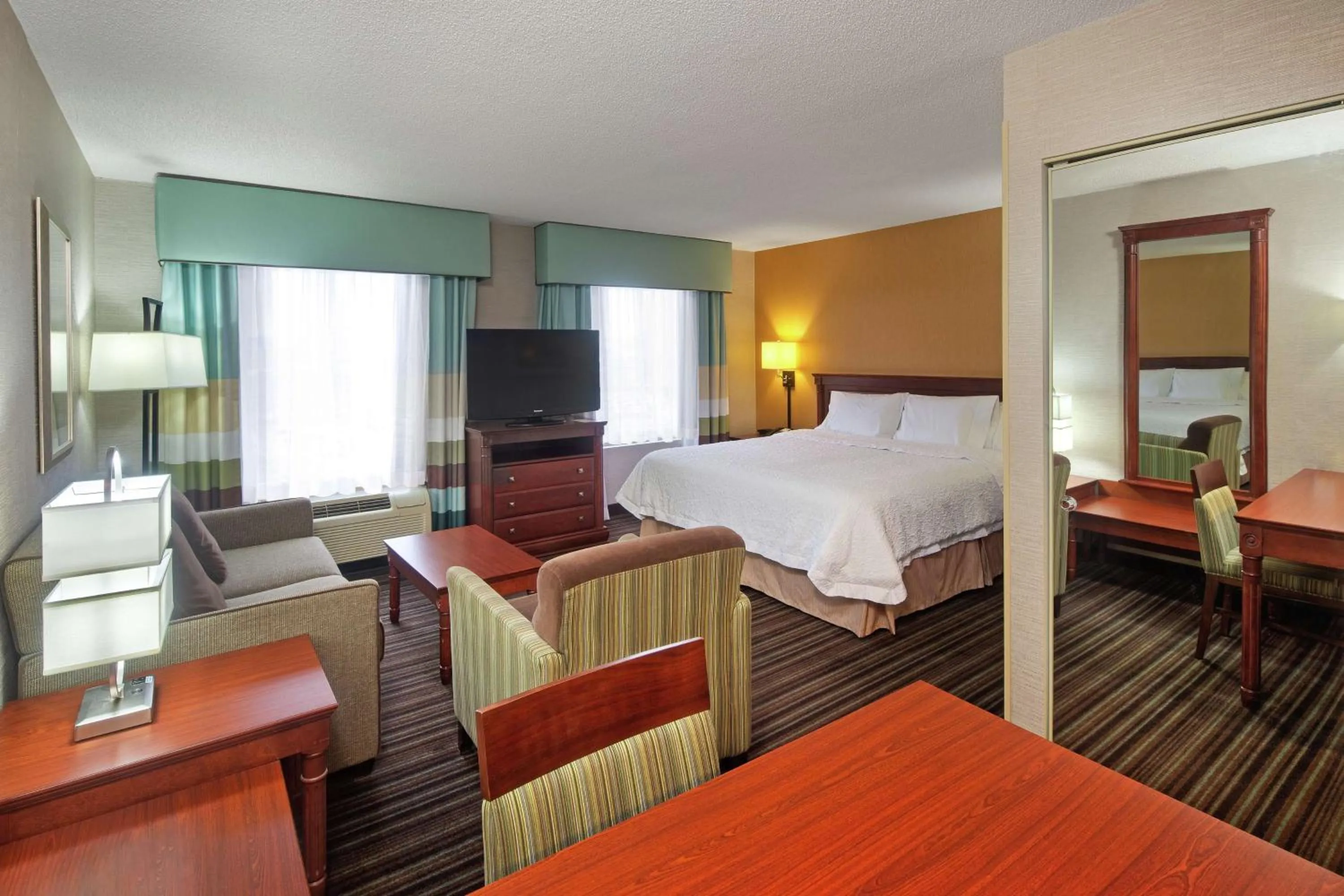 Bedroom, Bed in Hampton Inn & Suites by Hilton Toronto Airport