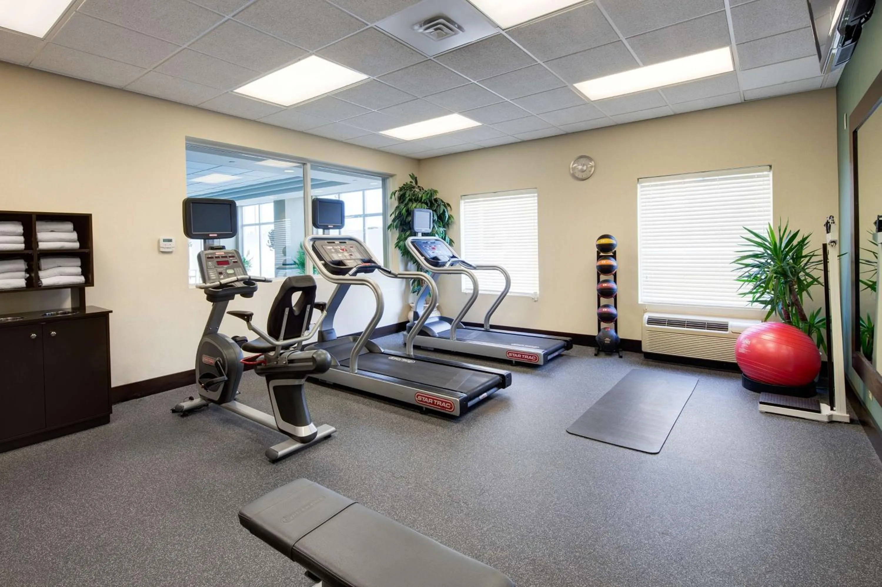 Fitness centre/facilities in Hampton Inn & Suites by Hilton Toronto Airport