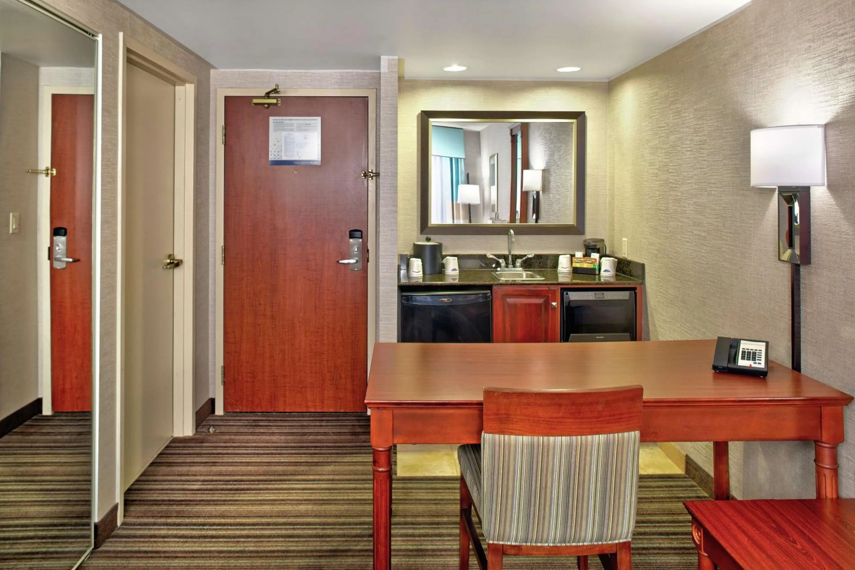 Bedroom in Hampton Inn & Suites by Hilton Toronto Airport