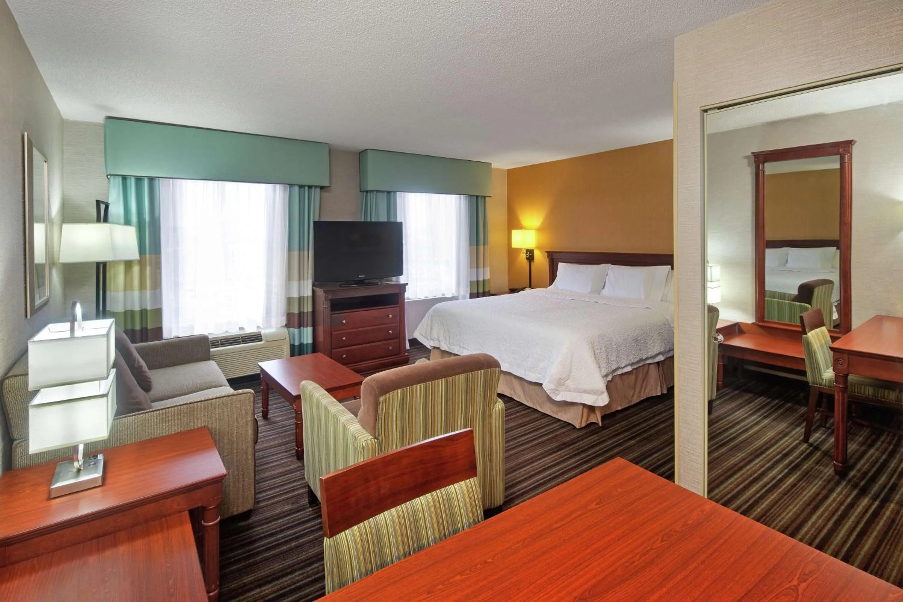 Bedroom, Bed in Hampton Inn & Suites by Hilton Toronto Airport