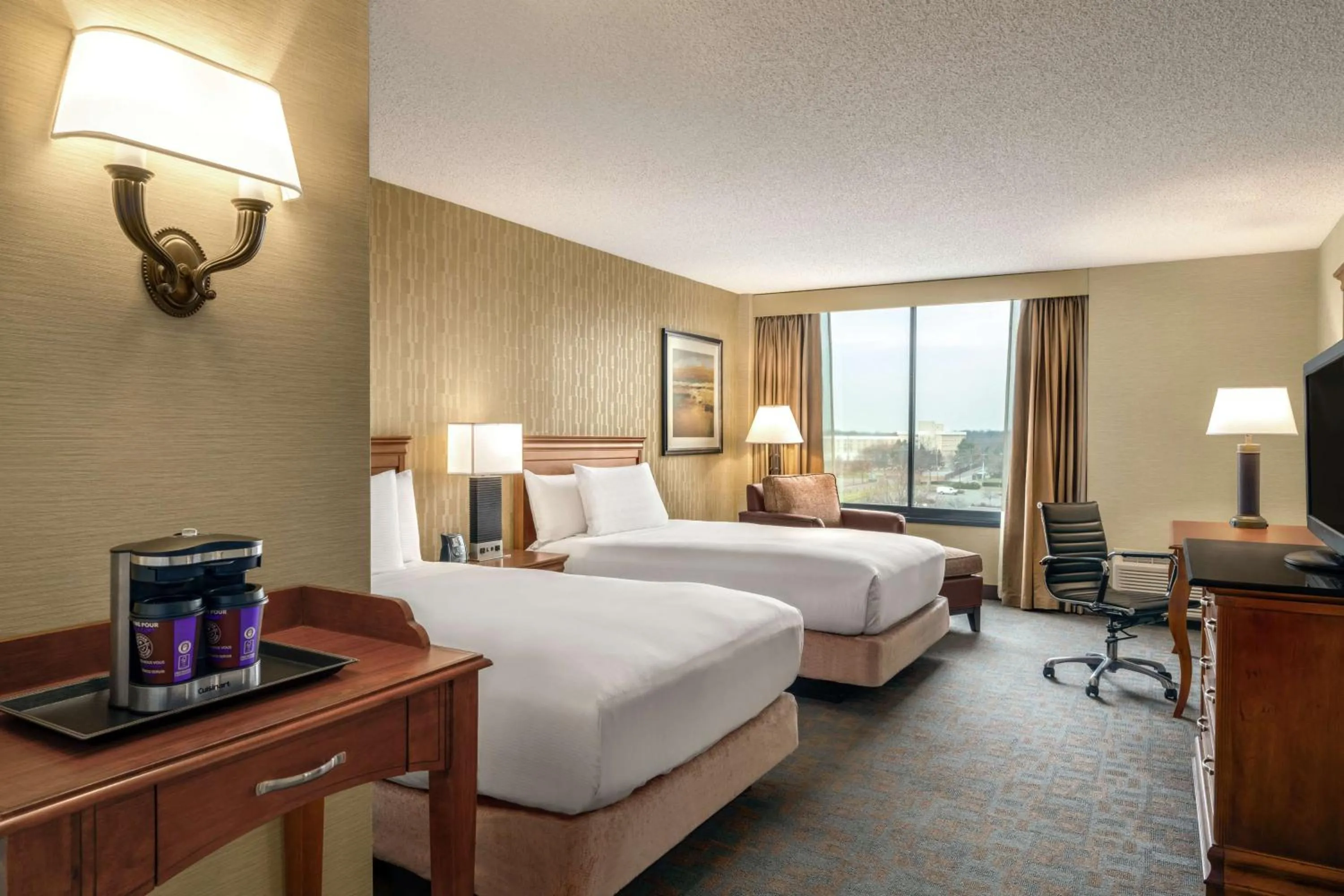 Bedroom, Bed in DoubleTree by Hilton Hotel & Executive Meeting Center Somerset