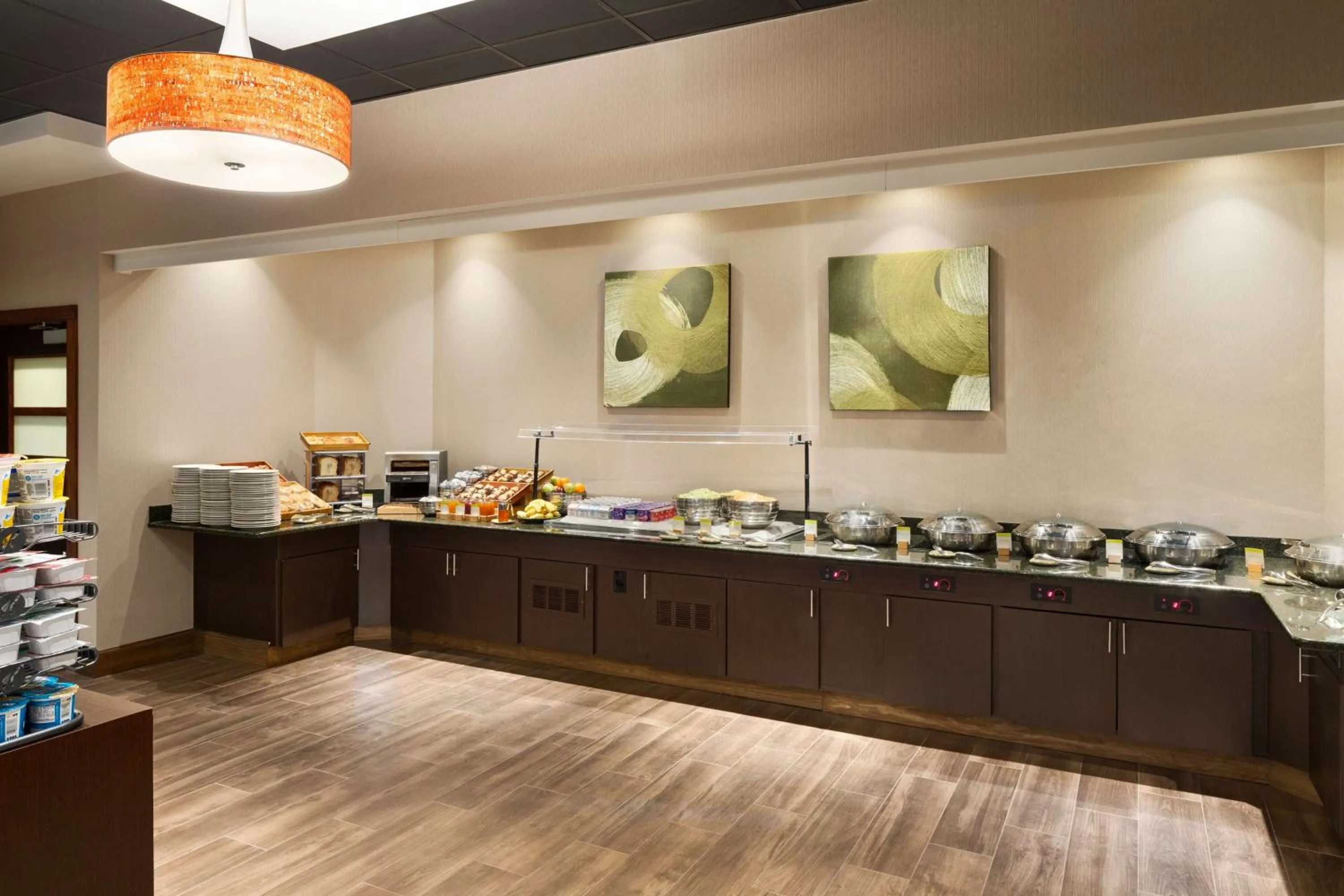 Restaurant/places to eat in DoubleTree by Hilton Hotel & Executive Meeting Center Somerset