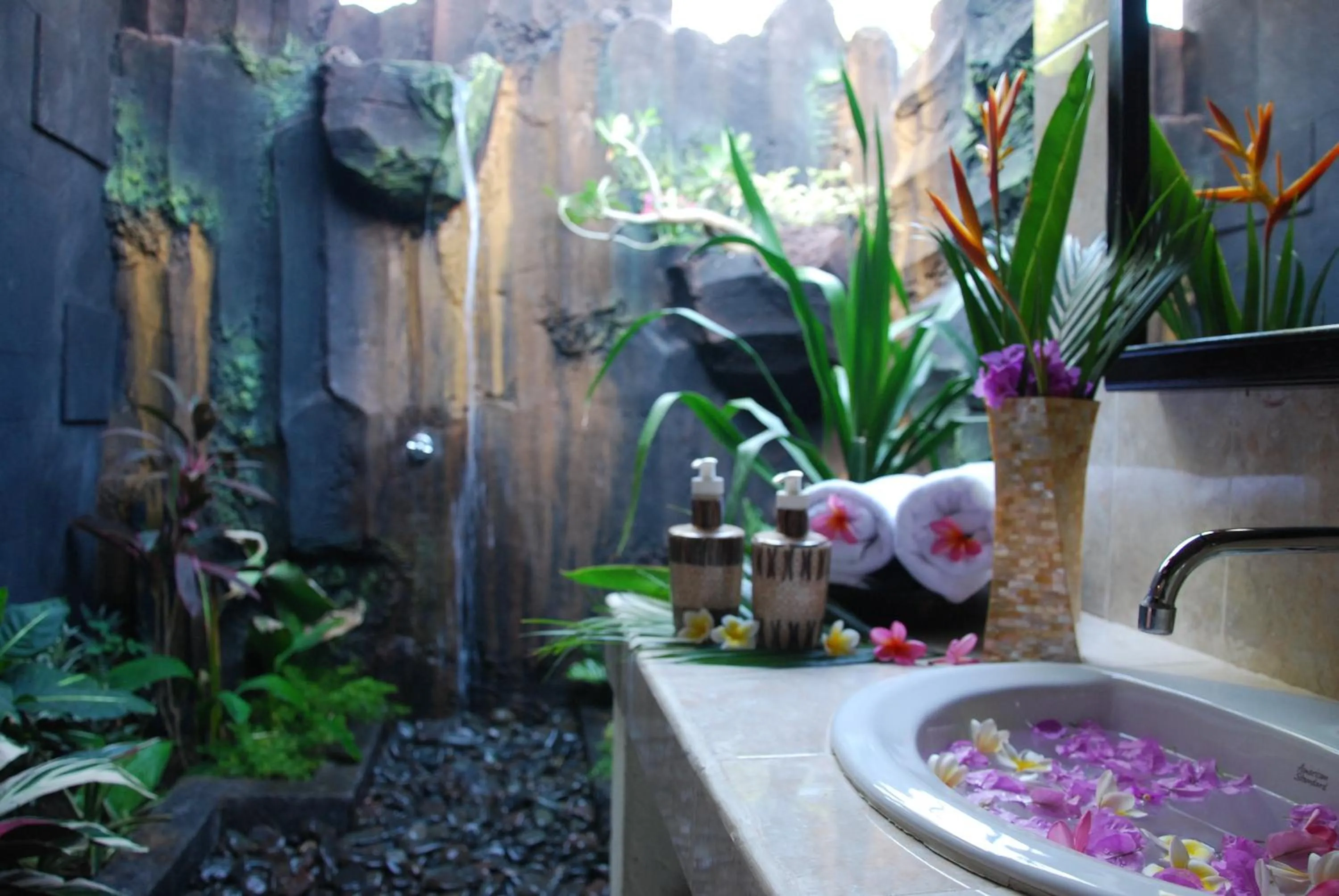 Bathroom in Trijaya Guest House Pemuteran