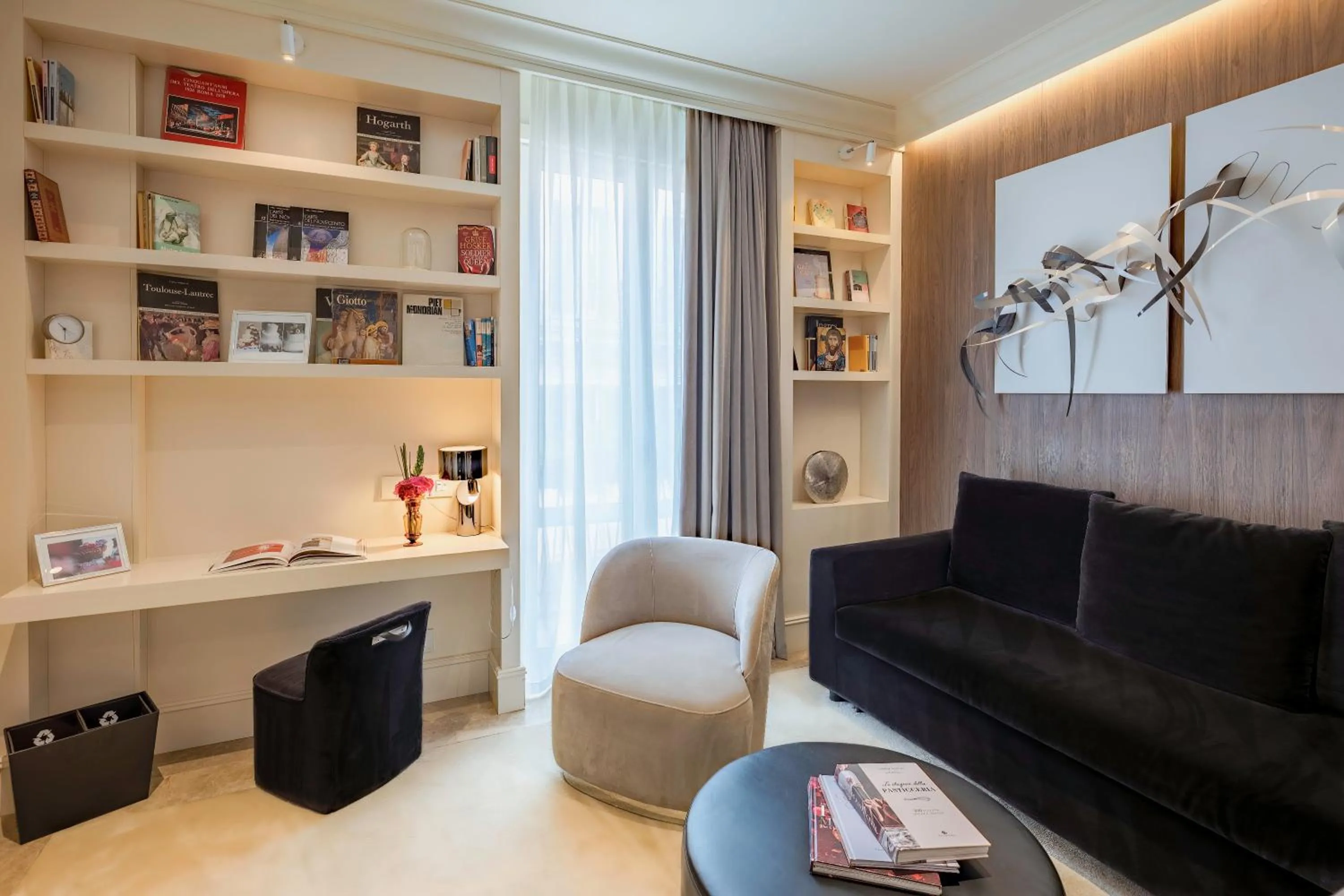 Lounge or bar in The First Dolce - Preferred Hotels & Resorts