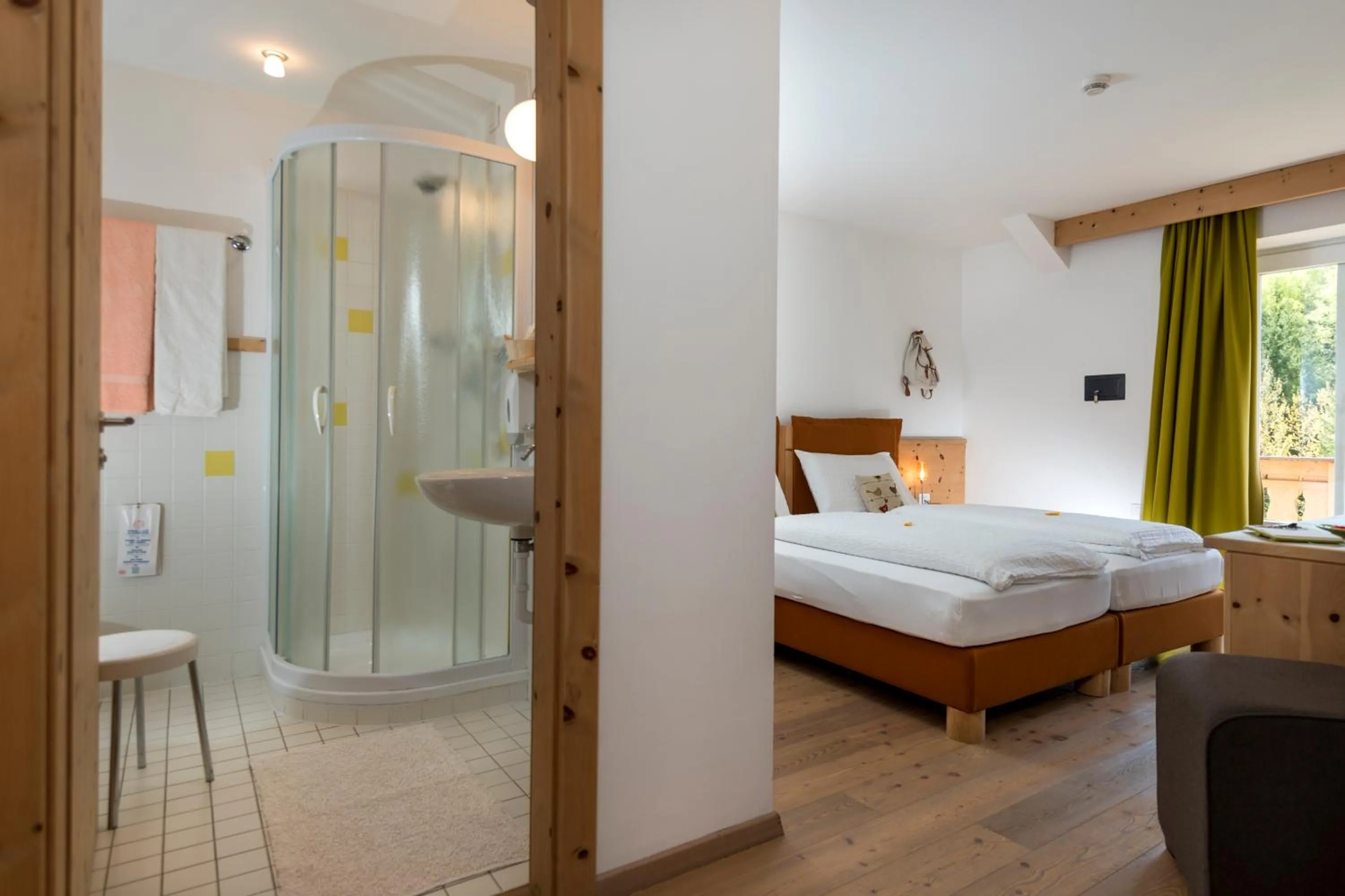 Bathroom, Bed in Small & Lovely Hotel Zaluna