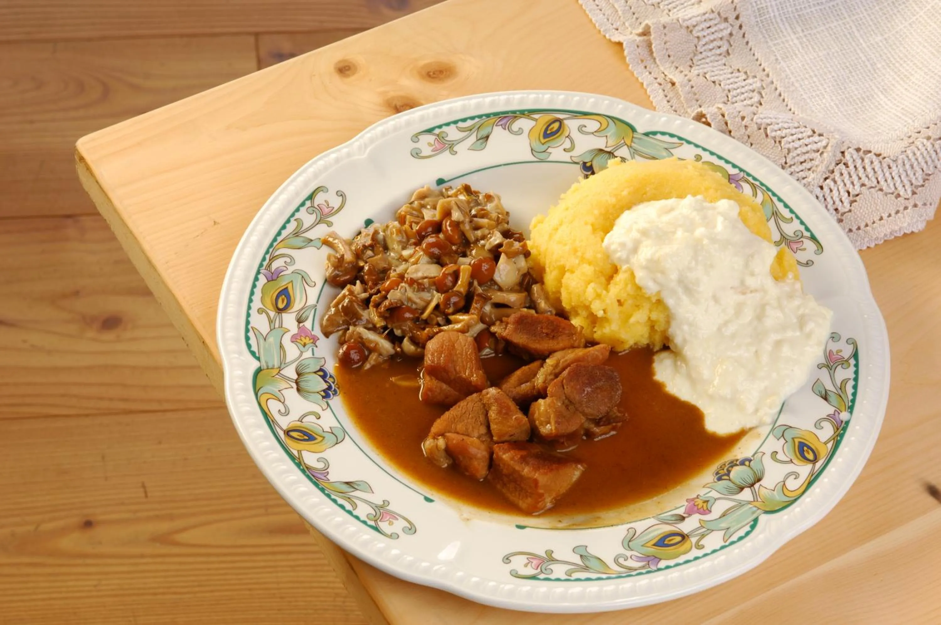 Restaurant/places to eat in Small & Lovely Hotel Zaluna