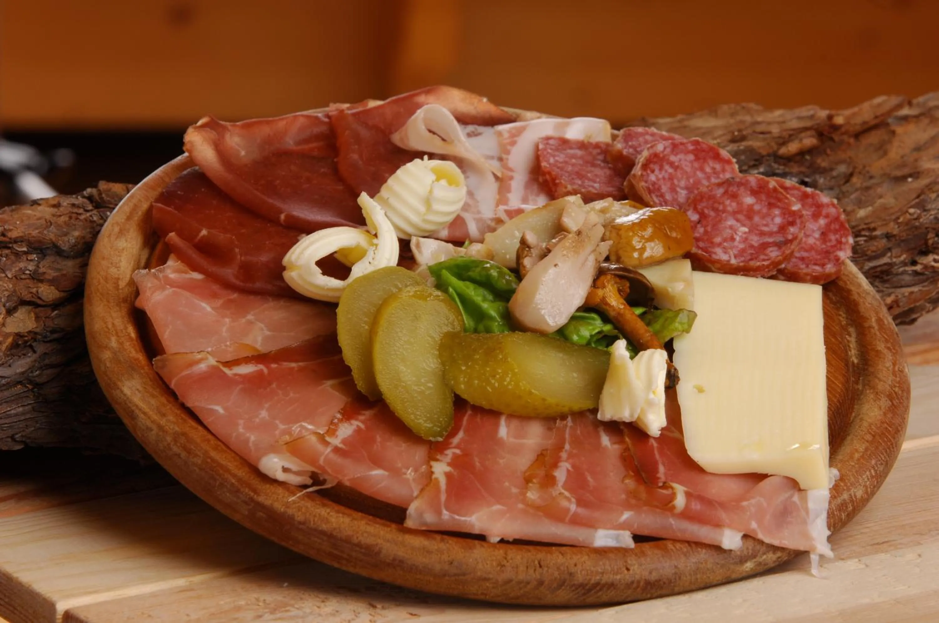 Restaurant/places to eat in Small & Lovely Hotel Zaluna