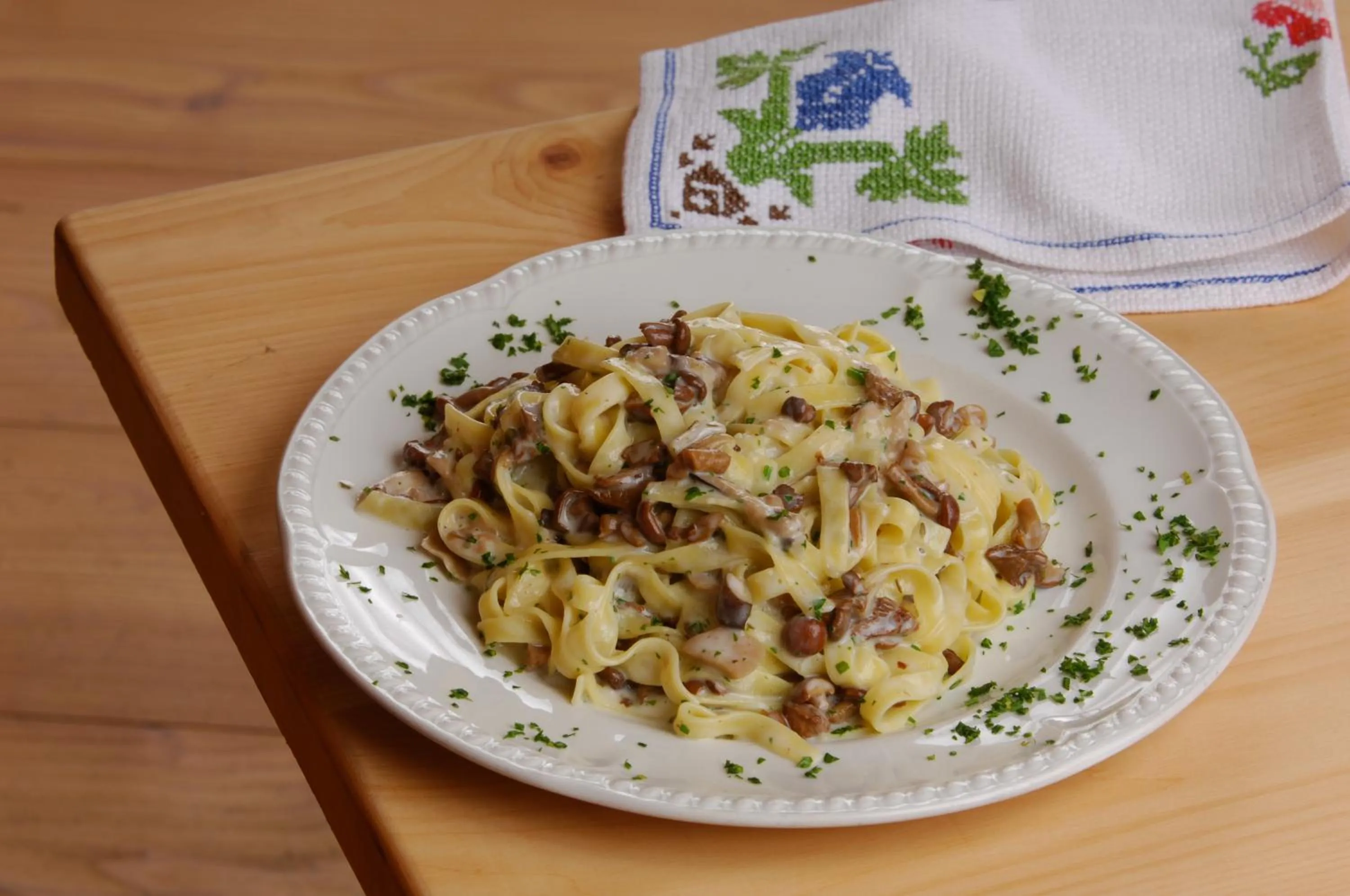 Restaurant/places to eat in Small & Lovely Hotel Zaluna