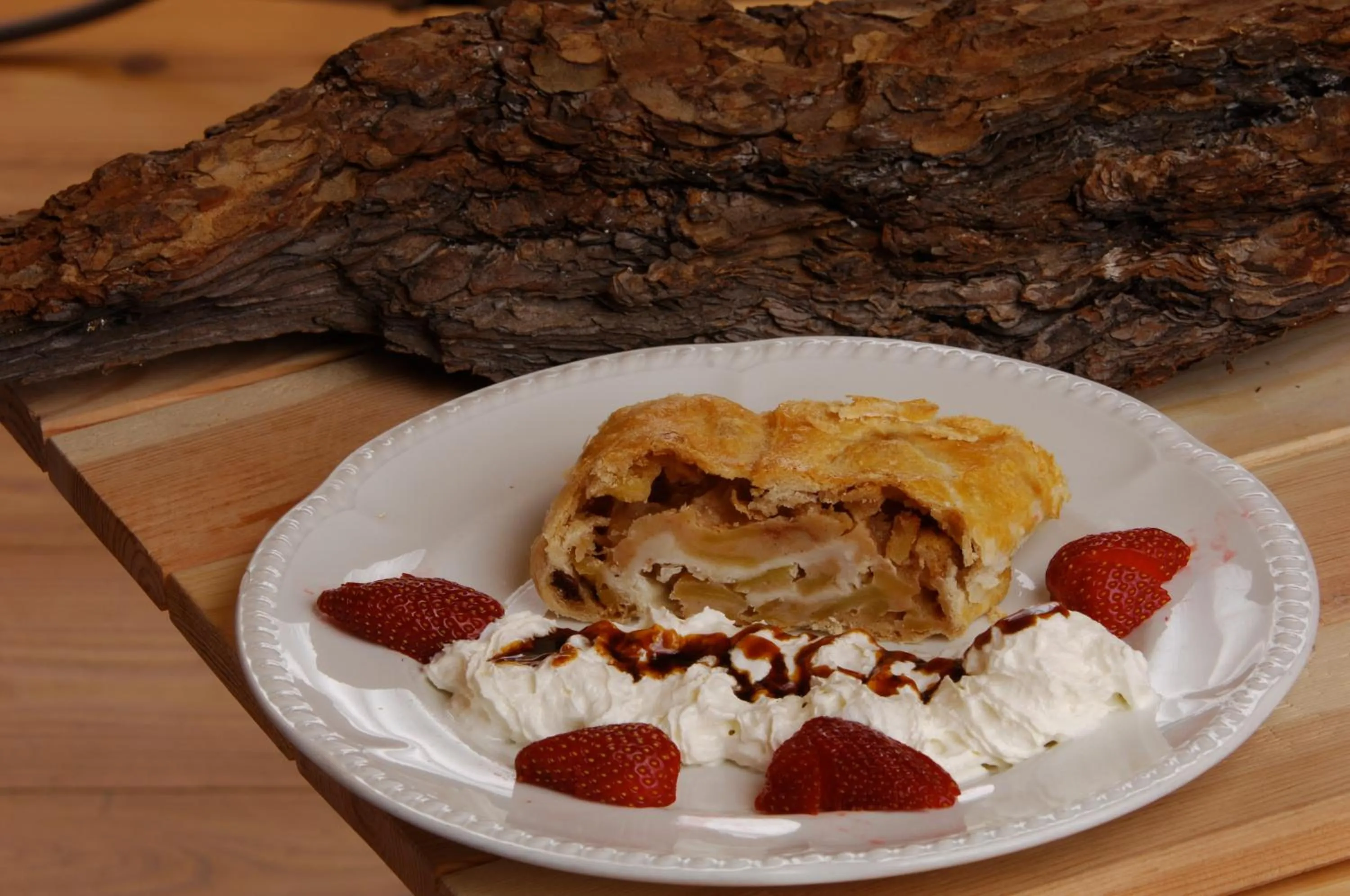 Restaurant/places to eat in Small & Lovely Hotel Zaluna