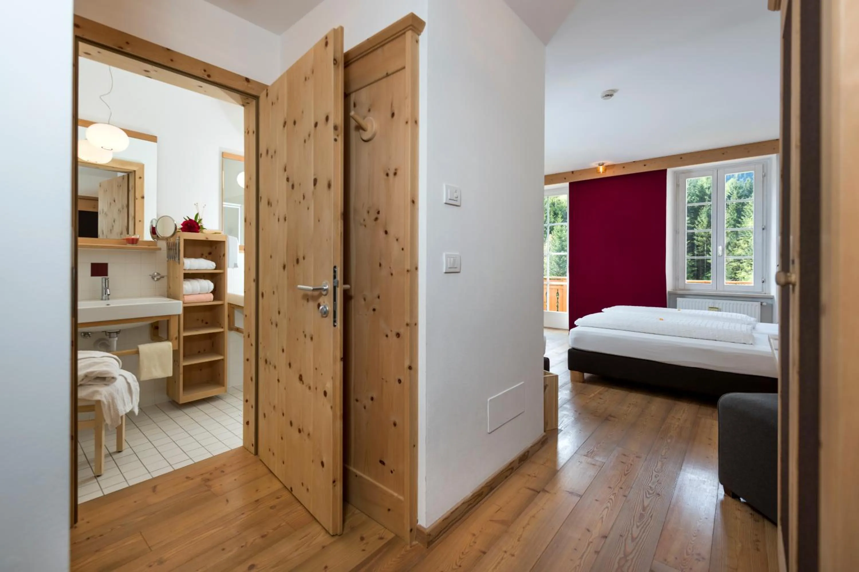 Bathroom, Bed in Small & Lovely Hotel Zaluna