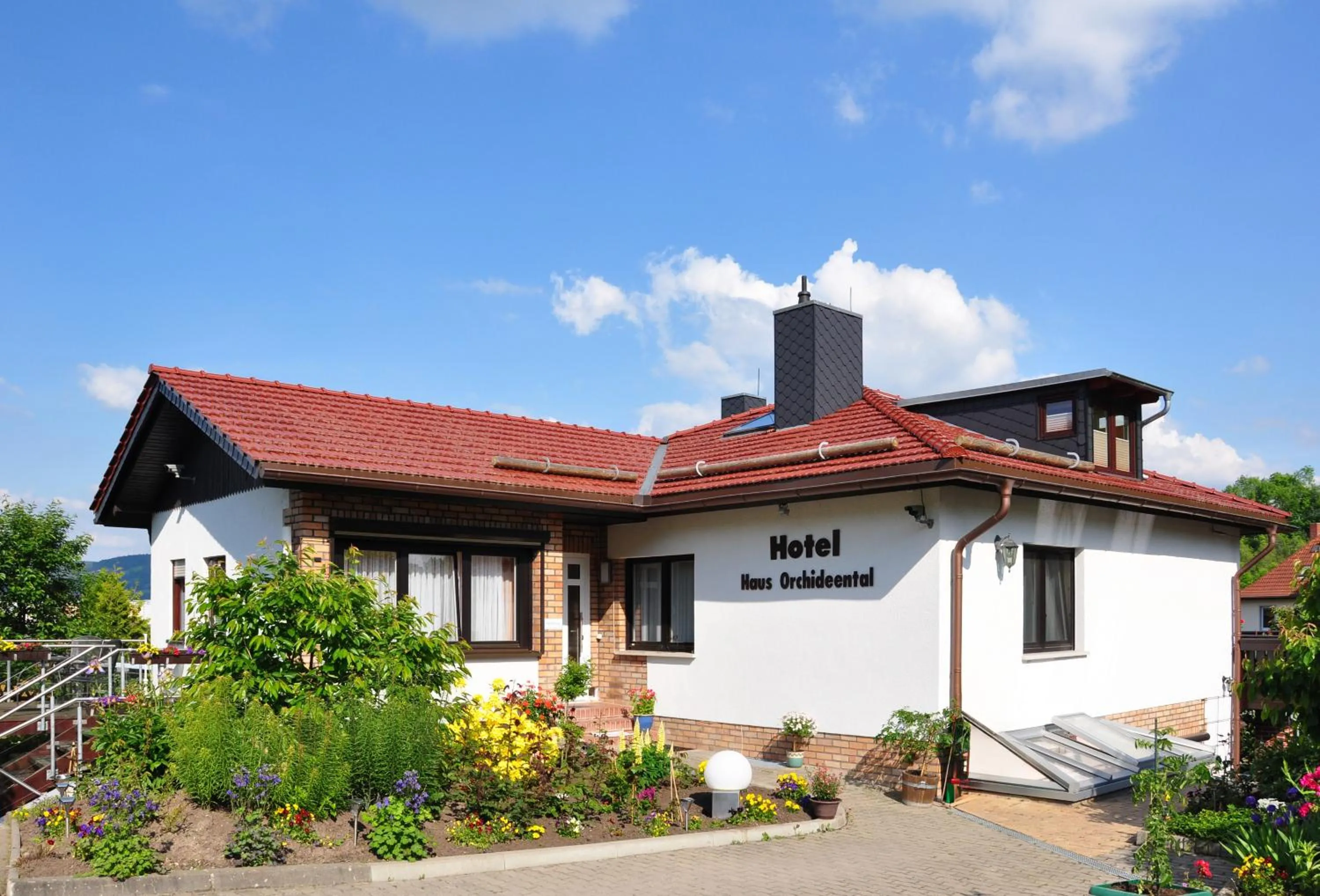 Property building in Hotel Haus Orchideental Jena