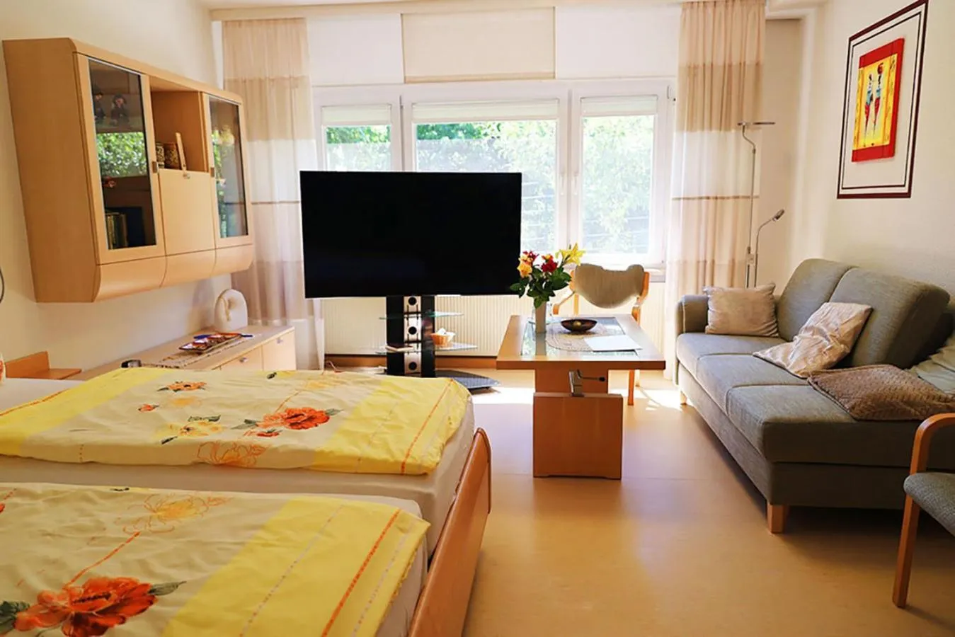 Communal lounge/ TV room, Bed in Hotel Haus Orchideental Jena