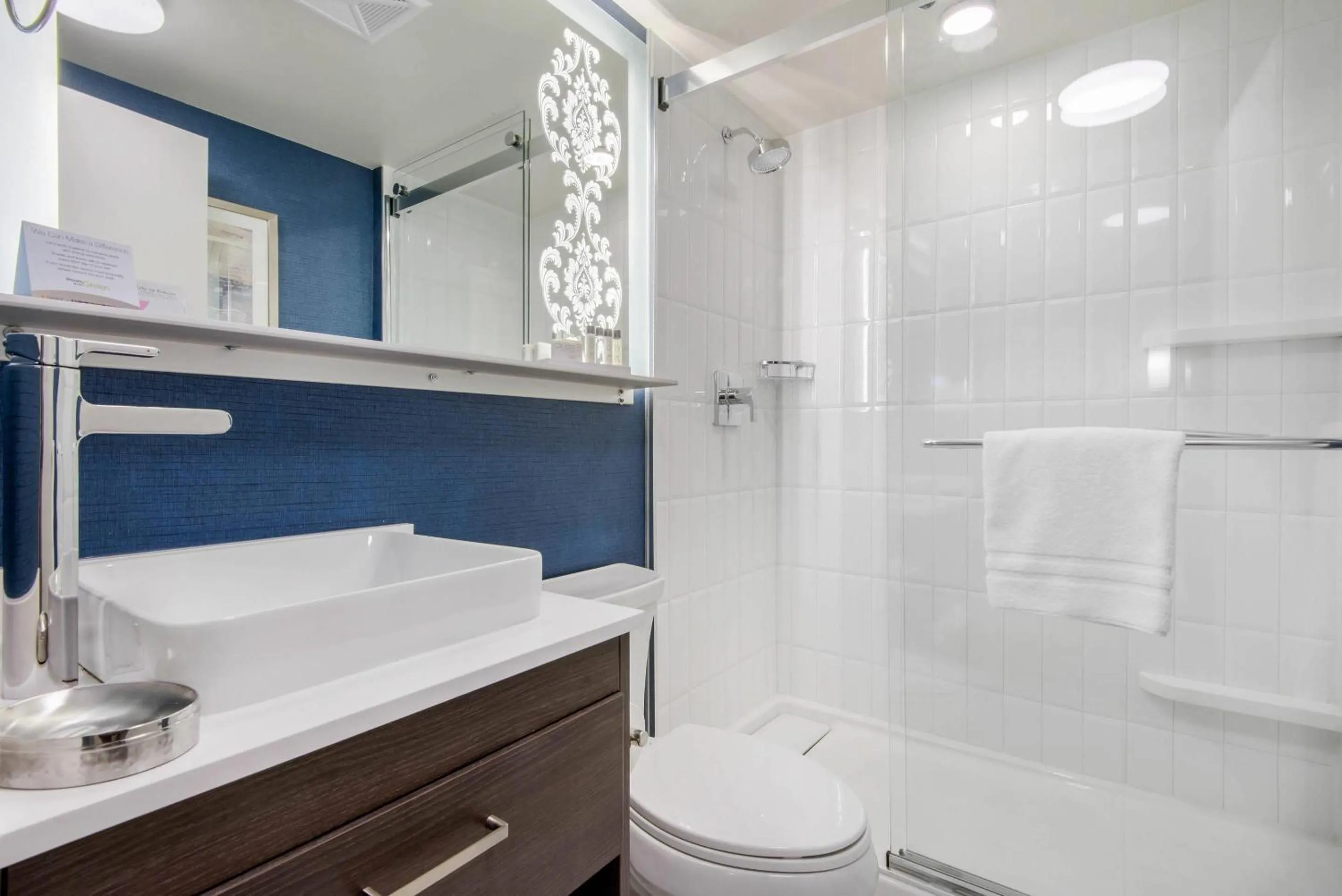 Bedroom in The Champlain Waterfront Hotel, an Ascend Collection Hotel