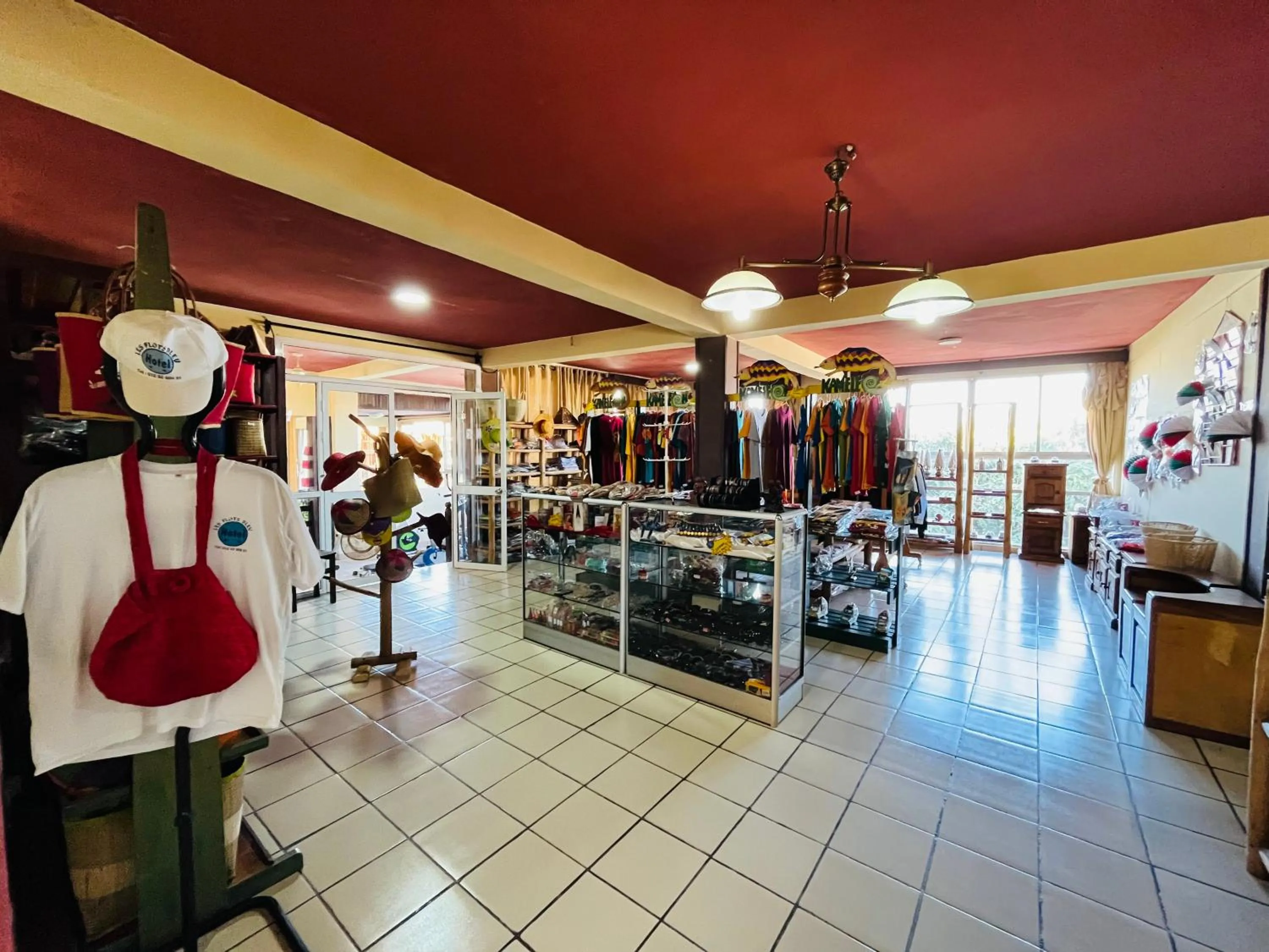 On-site shops in Hôtel - Appartement meublé " LES FLOTS BLEU "