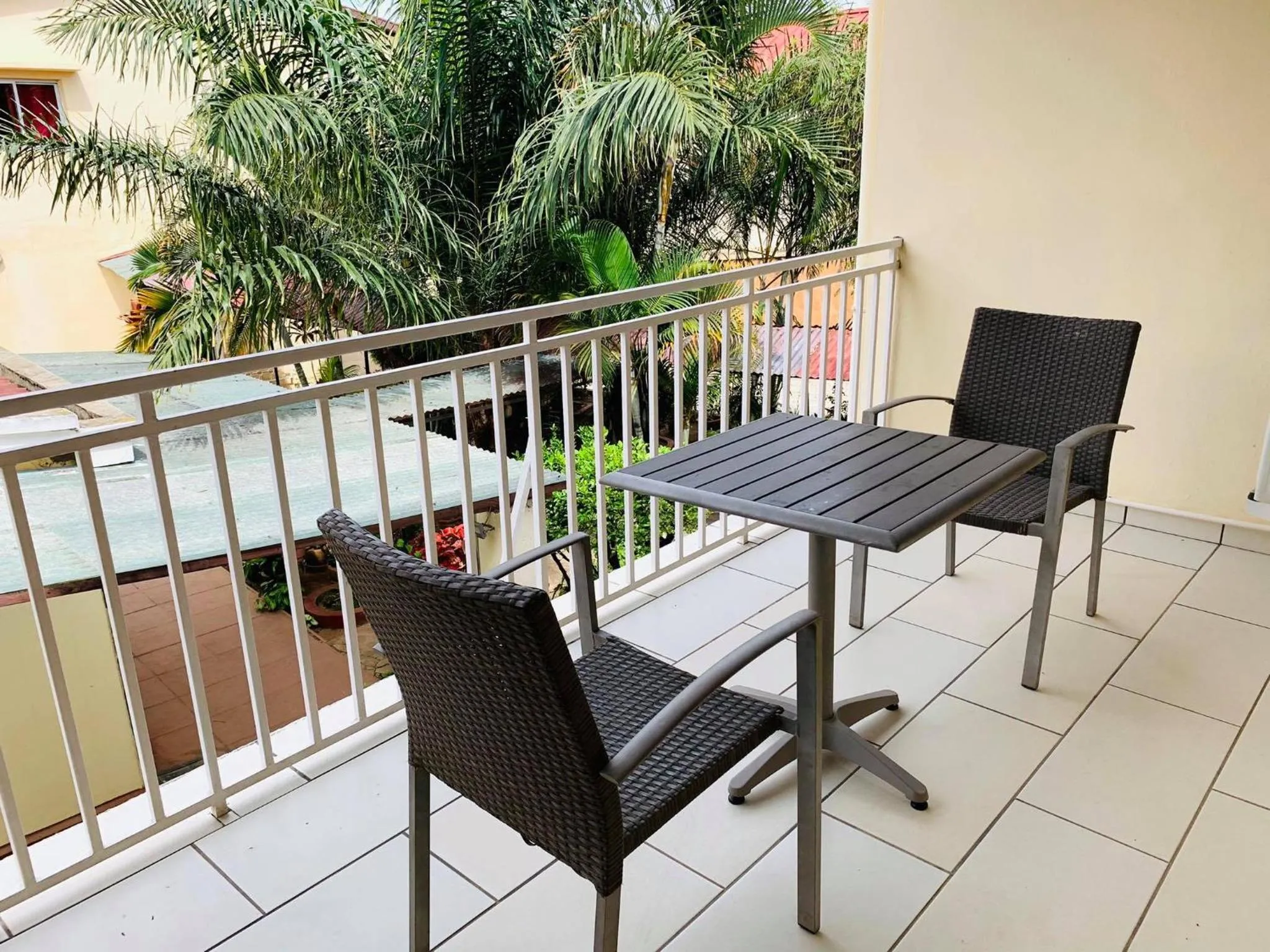 Balcony/Terrace in Hôtel - Appartement meublé " LES FLOTS BLEU "