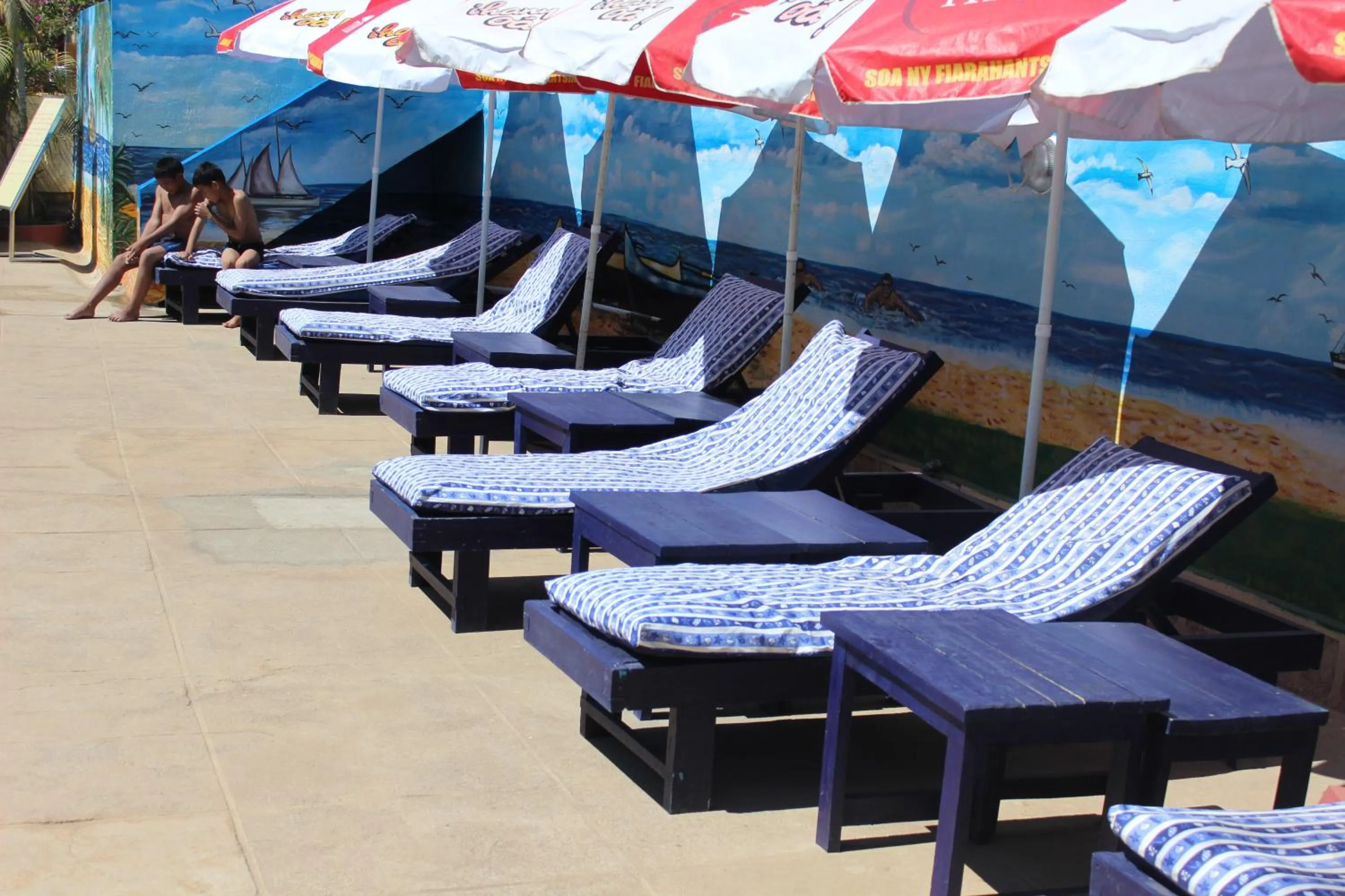 Swimming pool in Hôtel - Appartement meublé " LES FLOTS BLEU "