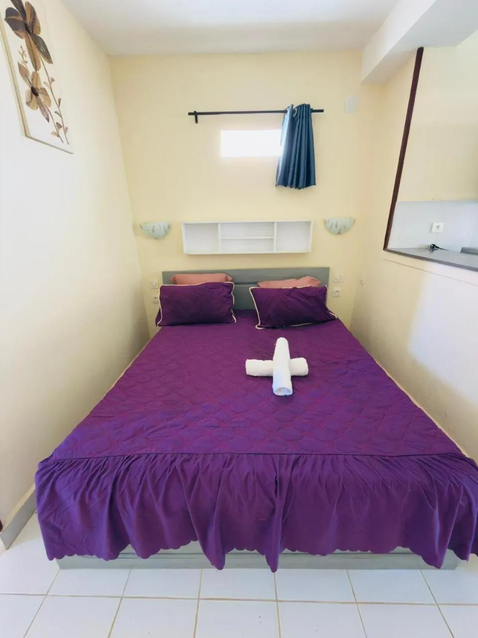 Bed in Hôtel - Appartement meublé " LES FLOTS BLEU "