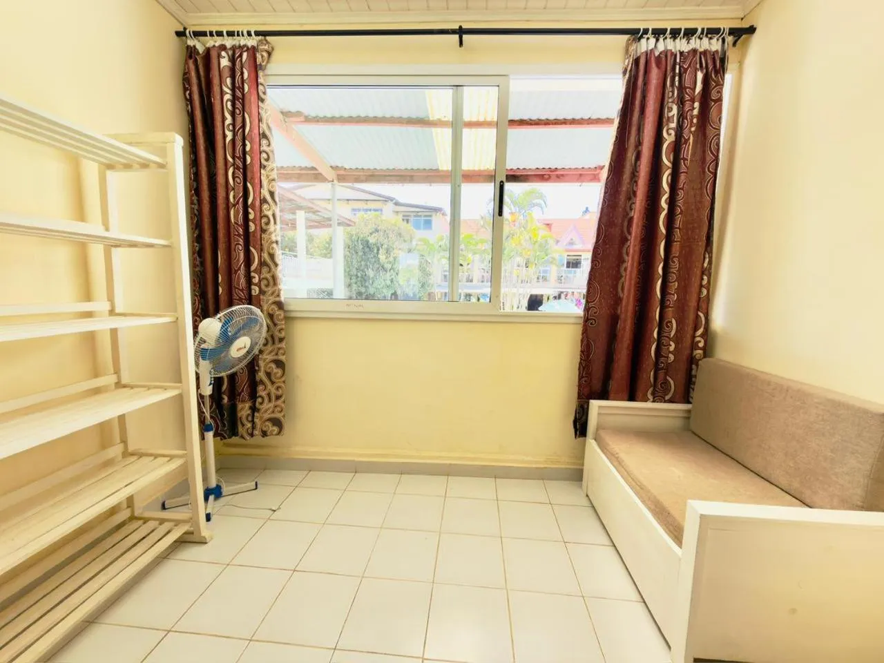 Seating area in Hôtel - Appartement meublé " LES FLOTS BLEU "