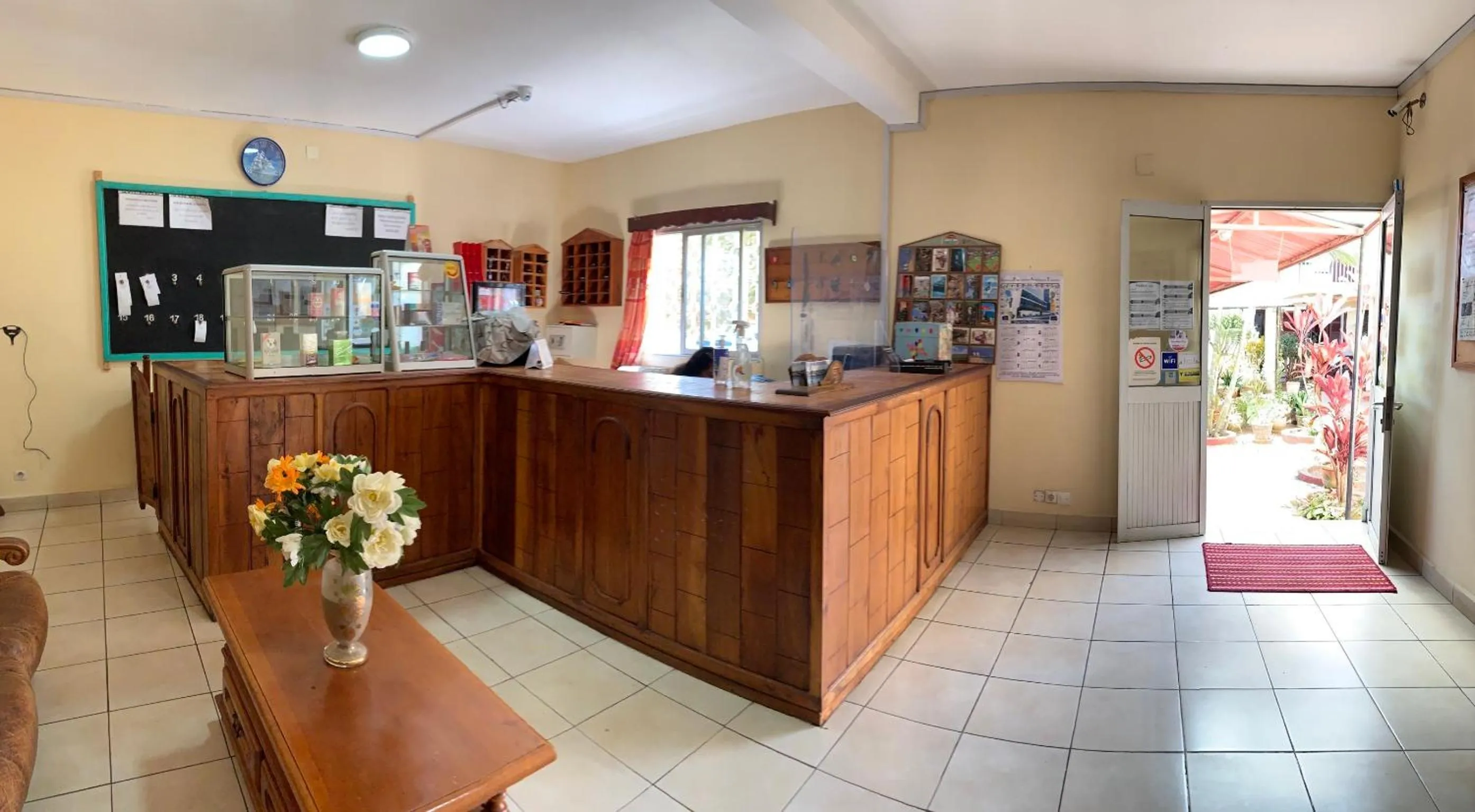 Lobby or reception in Hôtel - Appartement meublé " LES FLOTS BLEU "