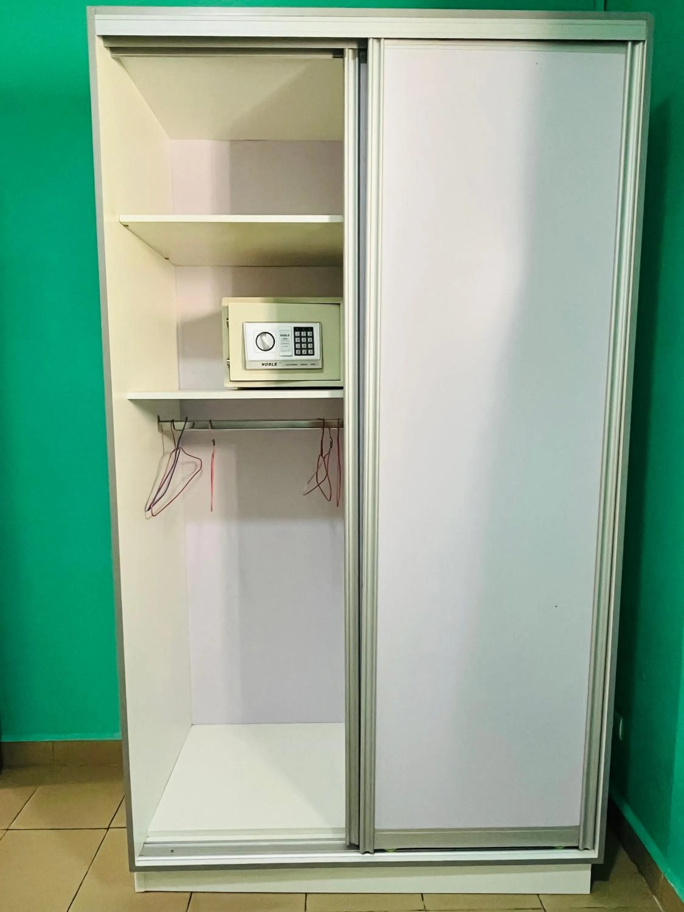 safe in Hôtel - Appartement meublé " LES FLOTS BLEU "