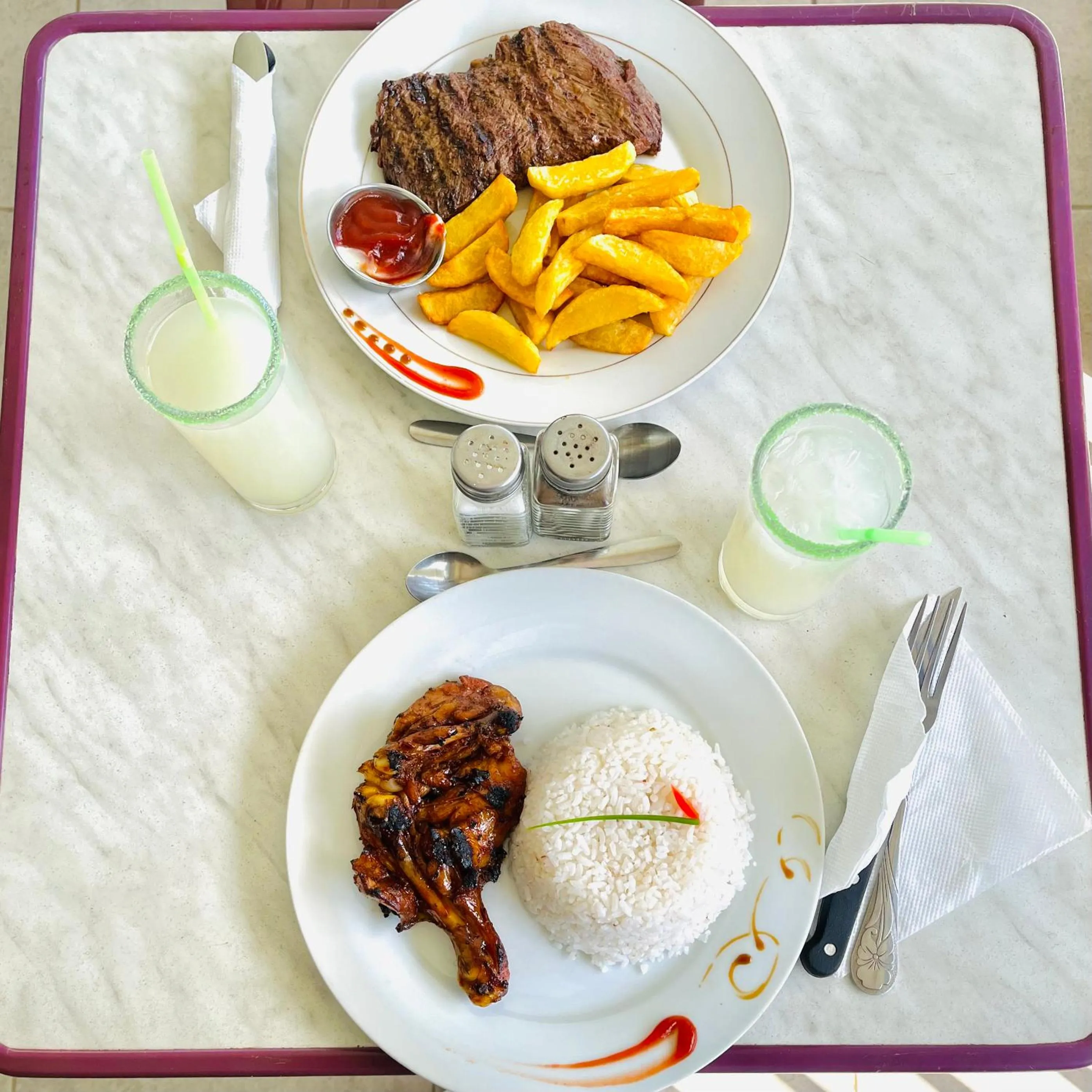 Restaurant/places to eat in Hôtel - Appartement meublé " LES FLOTS BLEU "