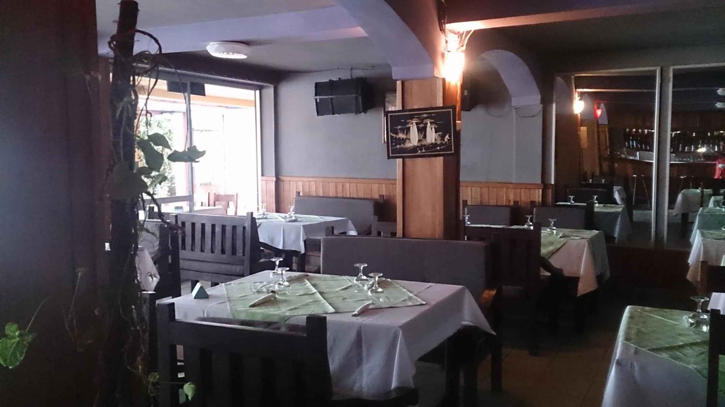 Restaurant/places to eat in Hôtel - Appartement meublé " LES FLOTS BLEU "