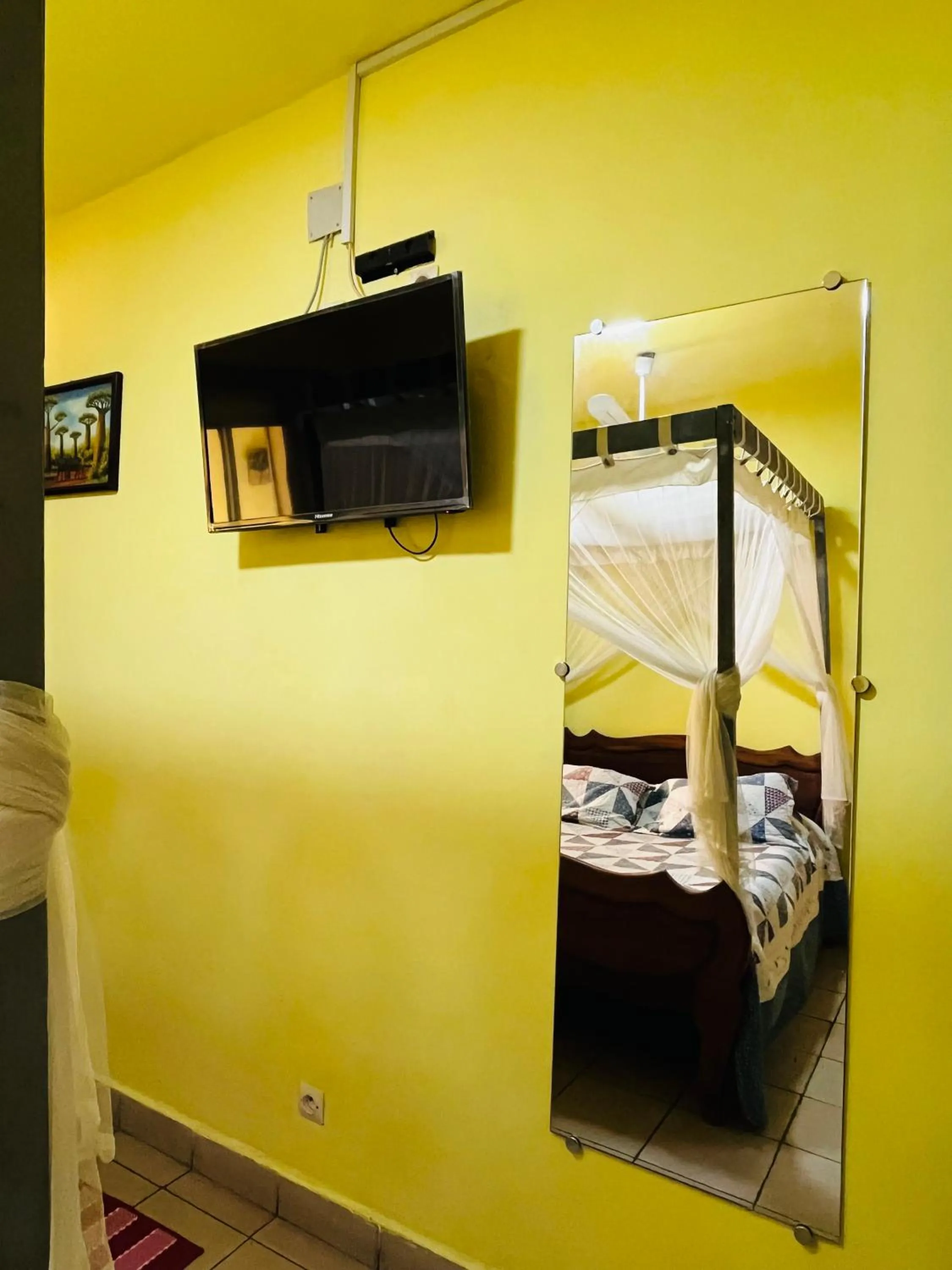 TV and multimedia, Bed in Hôtel - Appartement meublé " LES FLOTS BLEU "