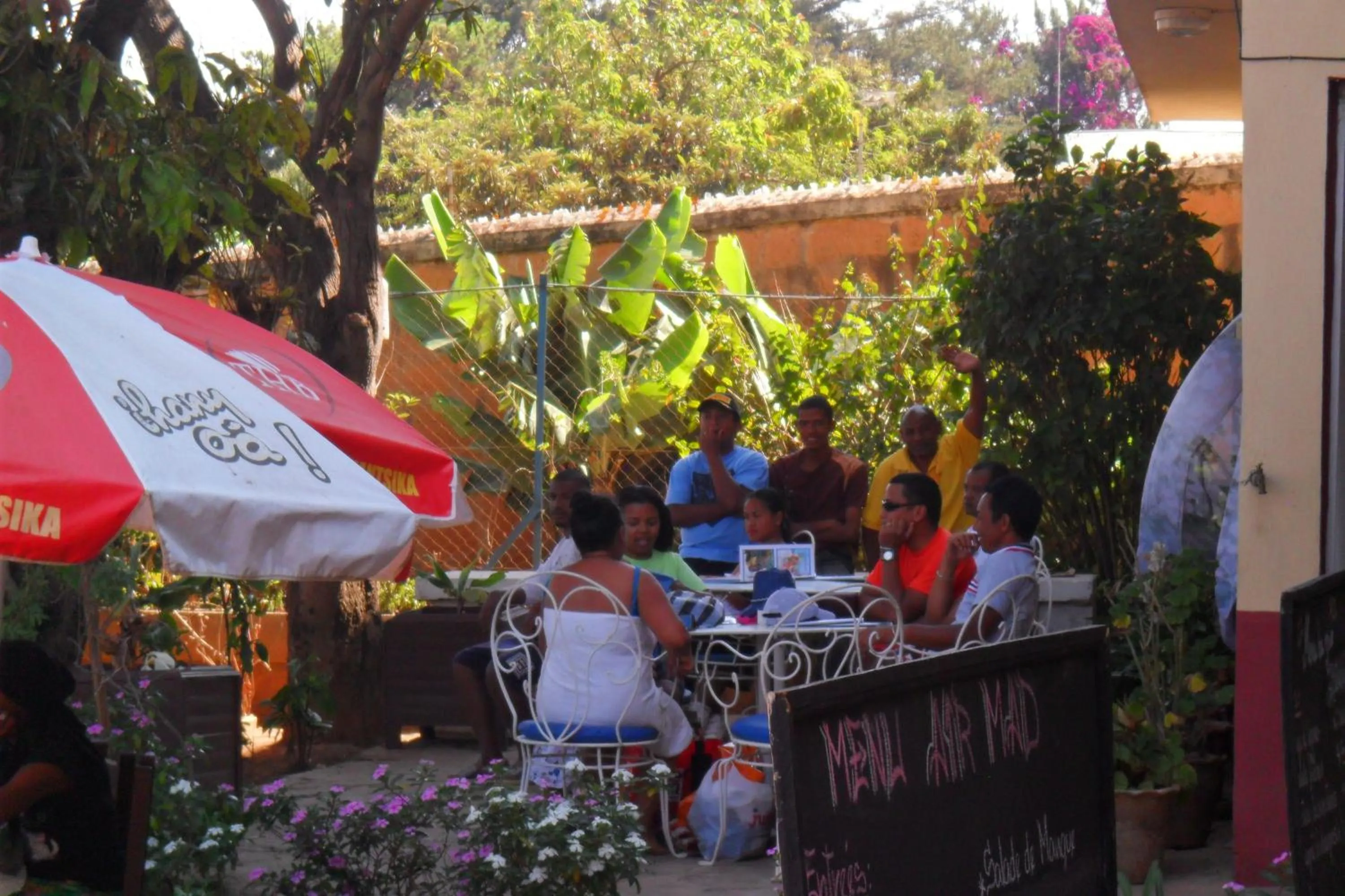 People in Hôtel - Appartement meublé " LES FLOTS BLEU "
