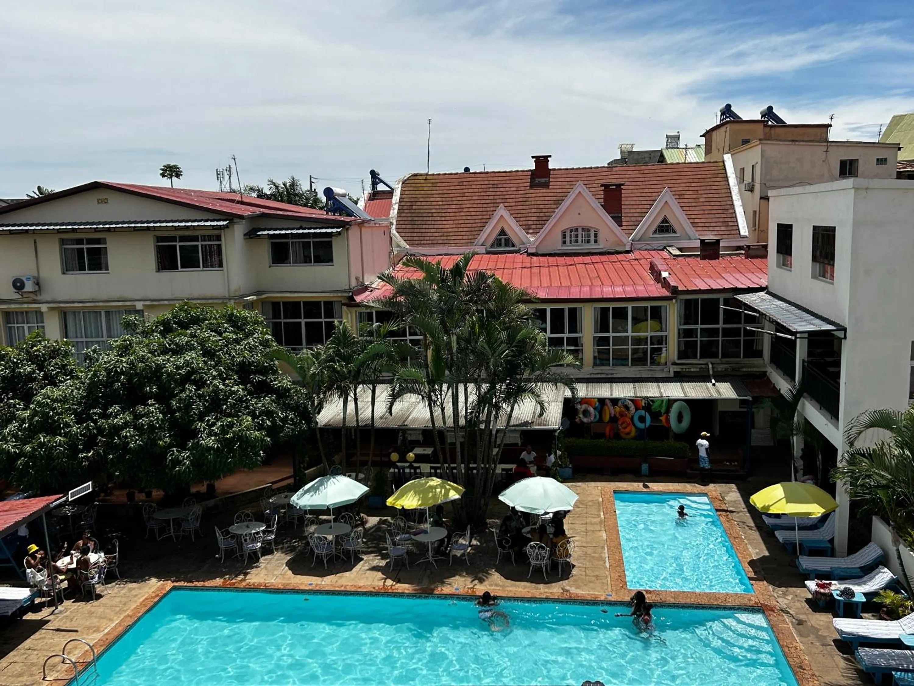 Swimming pool in Hôtel - Appartement meublé " LES FLOTS BLEU "