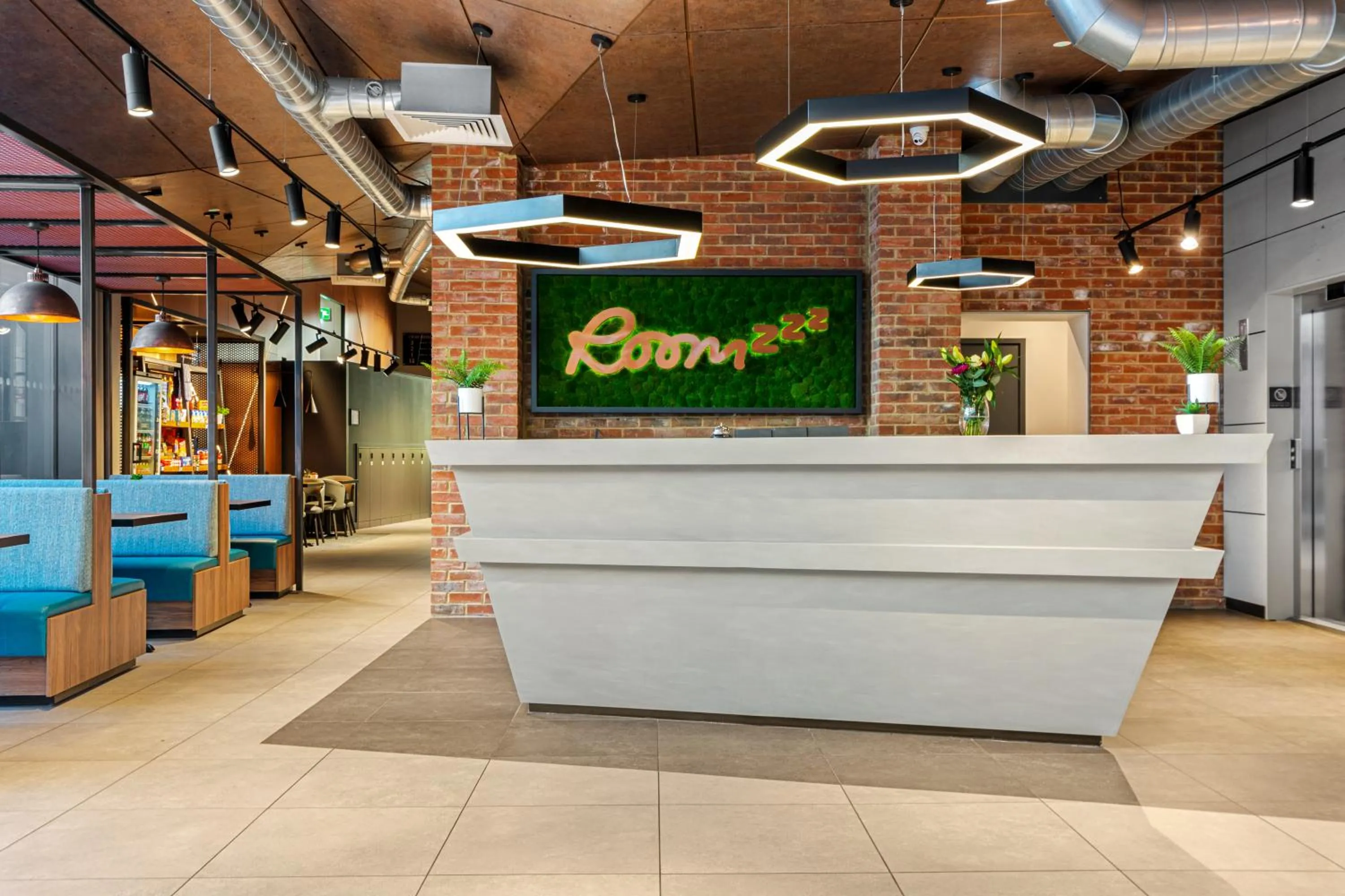Lobby or reception in Roomzzz Newcastle City