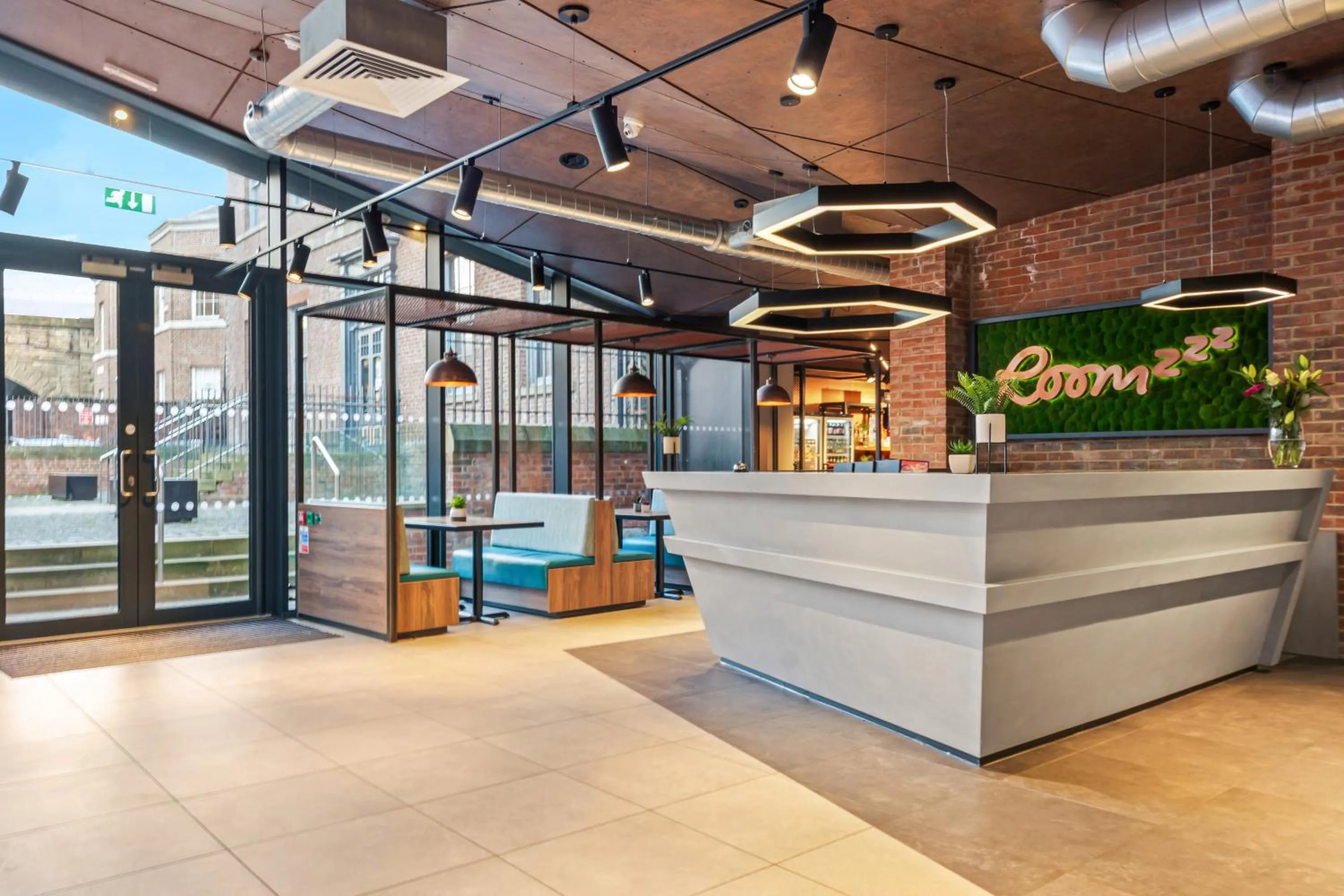 Lobby or reception in Roomzzz Newcastle City