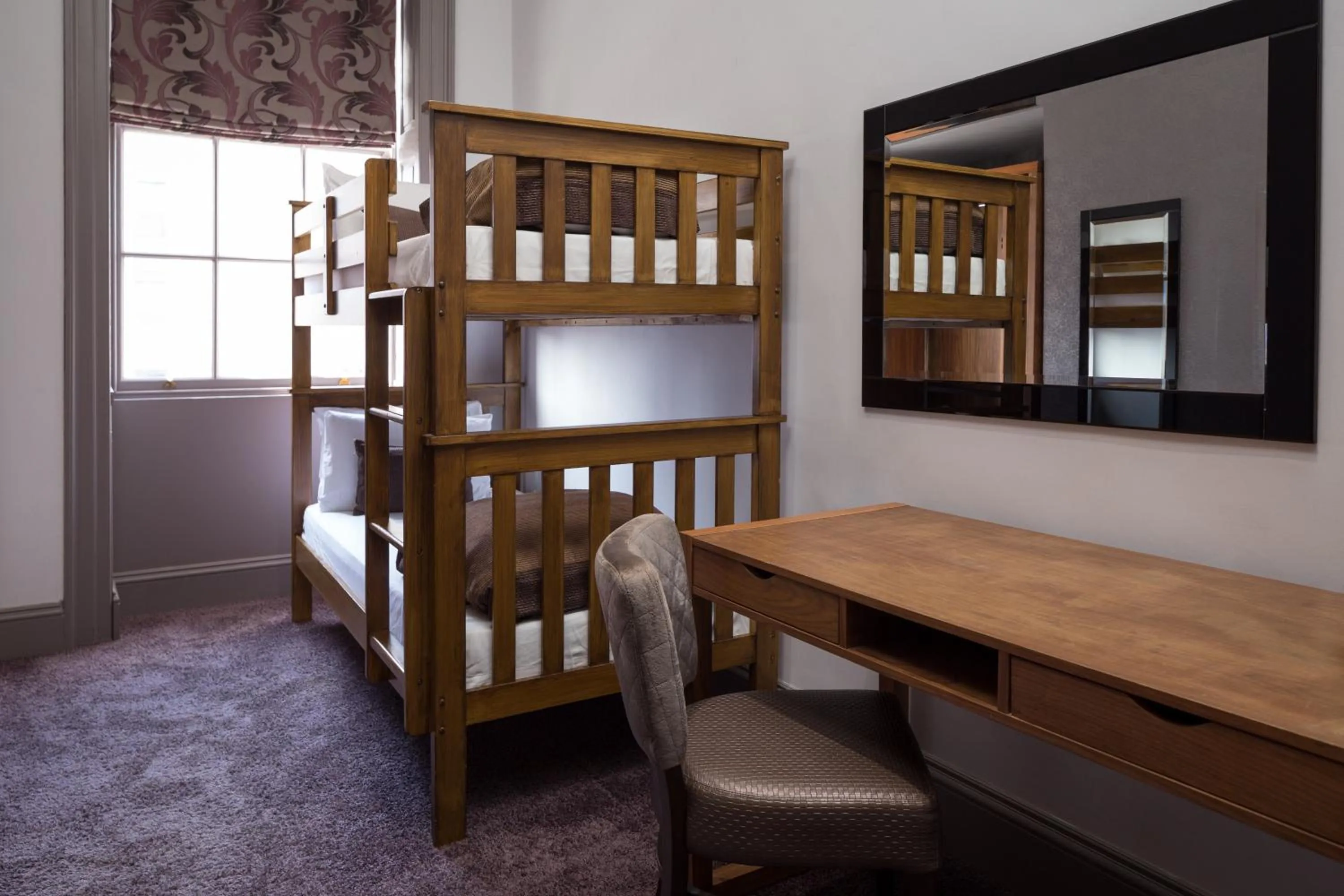 bunk bed, Bed in Roomzzz Newcastle City