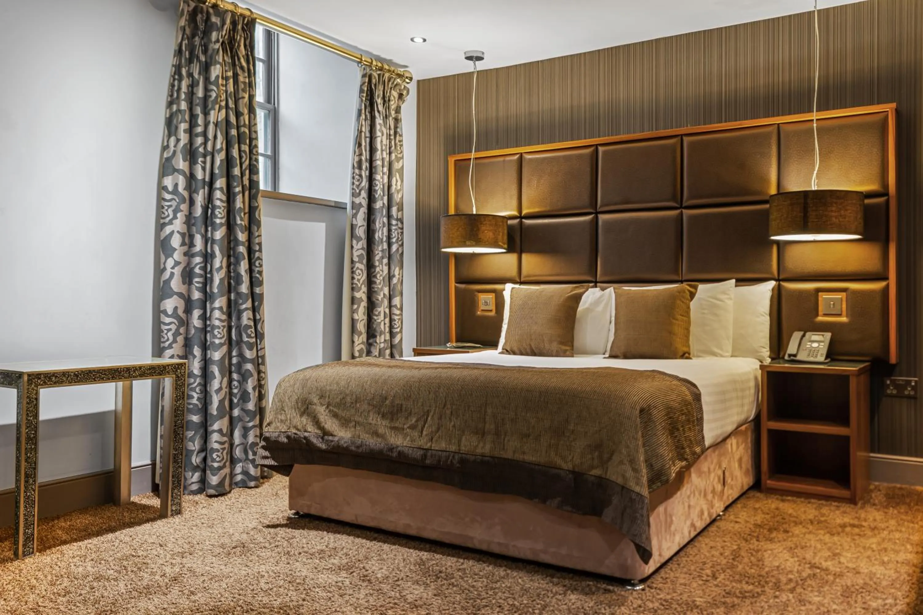 Bedroom, Bed in Roomzzz Newcastle City