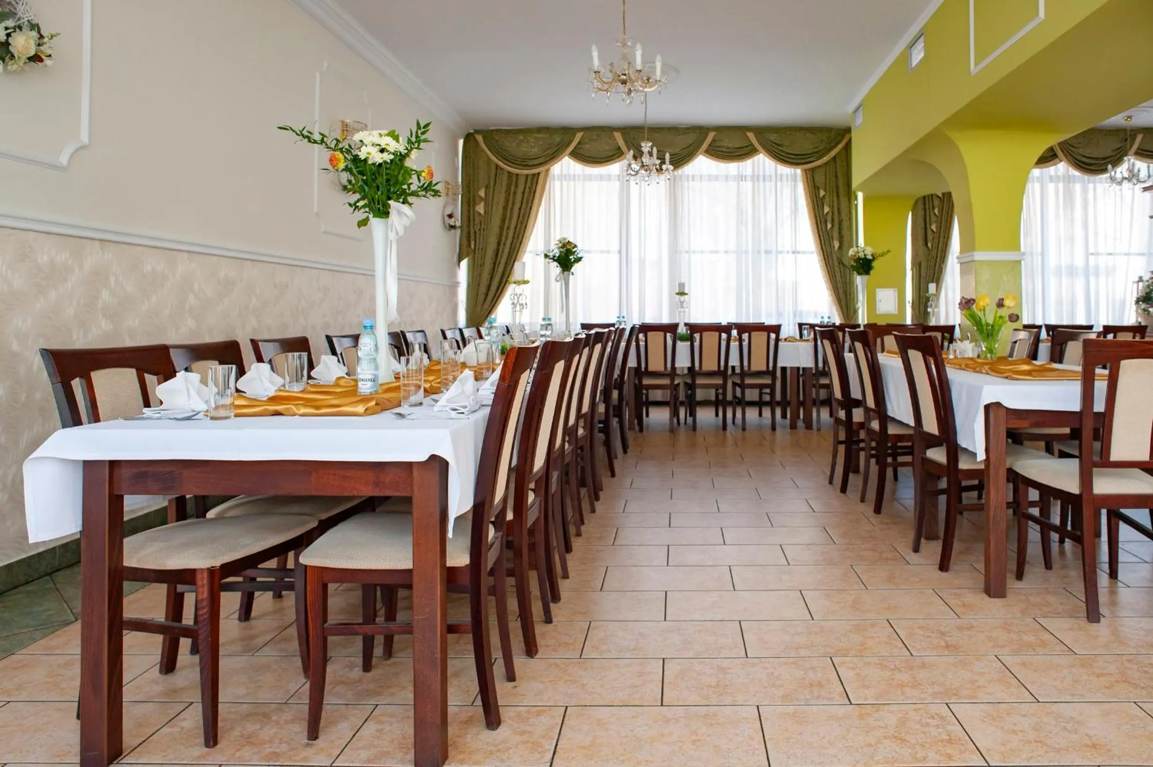 Restaurant/places to eat in Hotel Livia