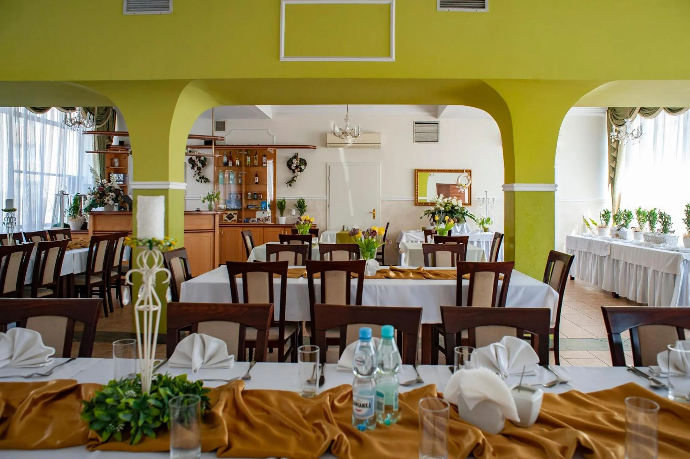 Restaurant/places to eat in Hotel Livia