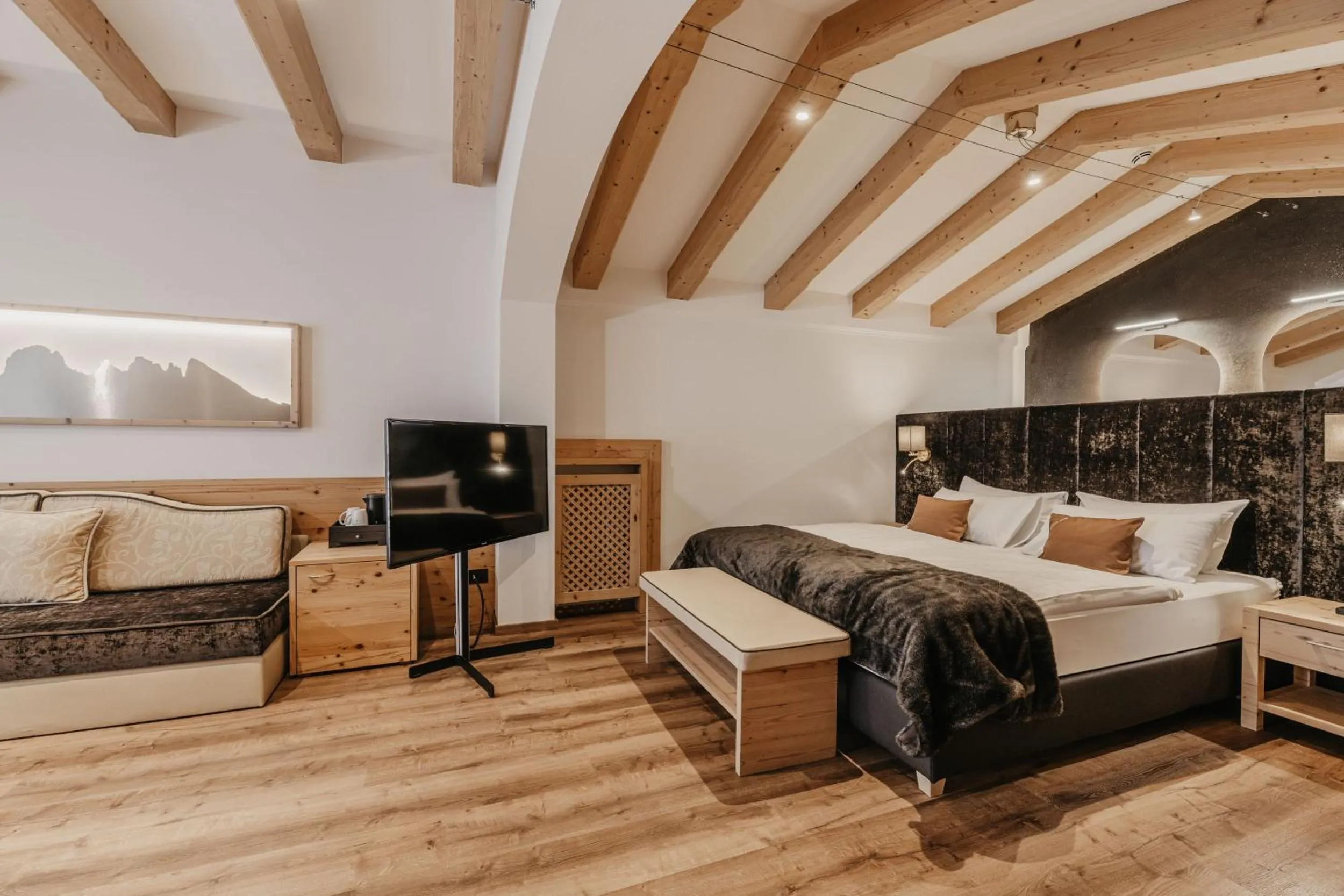 TV and multimedia, Bed in Freina Mountain Lifestyle Hotel