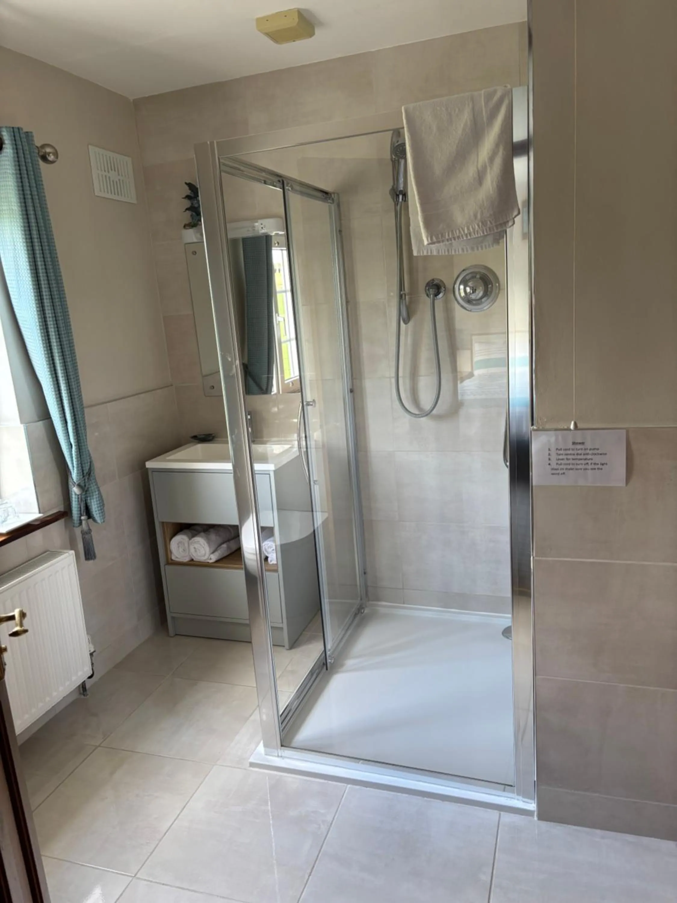 Shower in Ballindrum Farm B&B