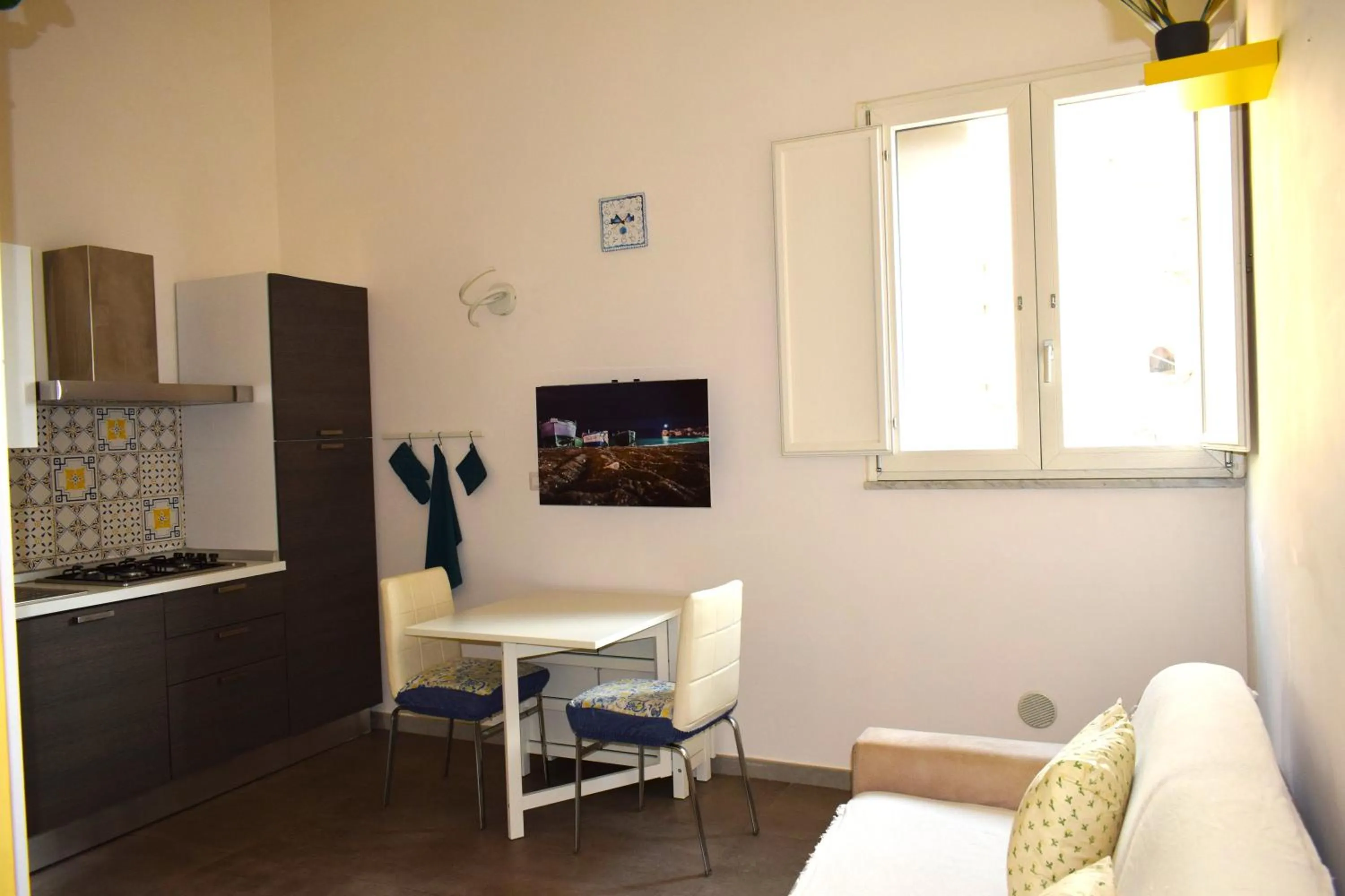 Dining area in B&B Vietri 360