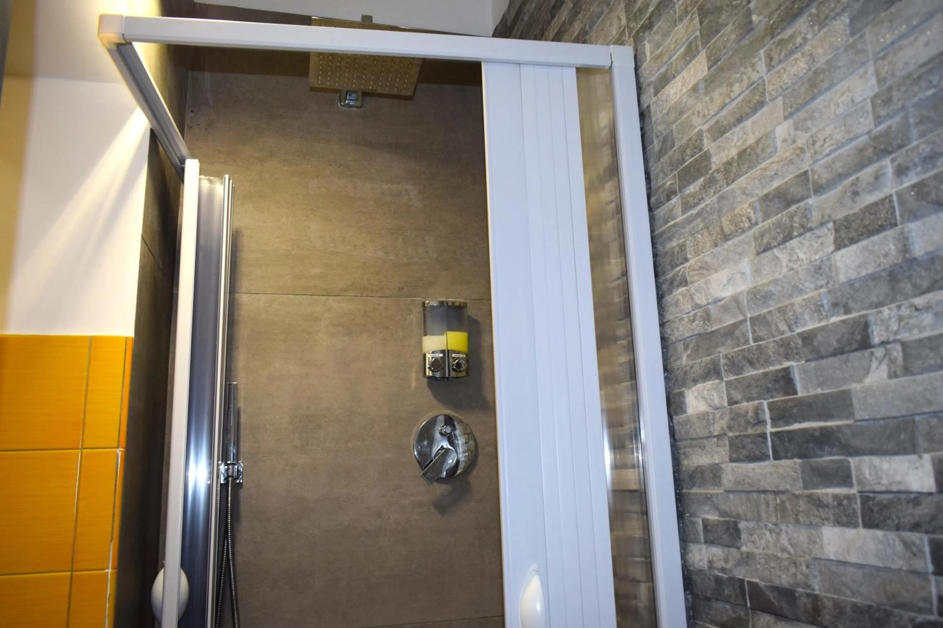 Shower in B&B Vietri 360