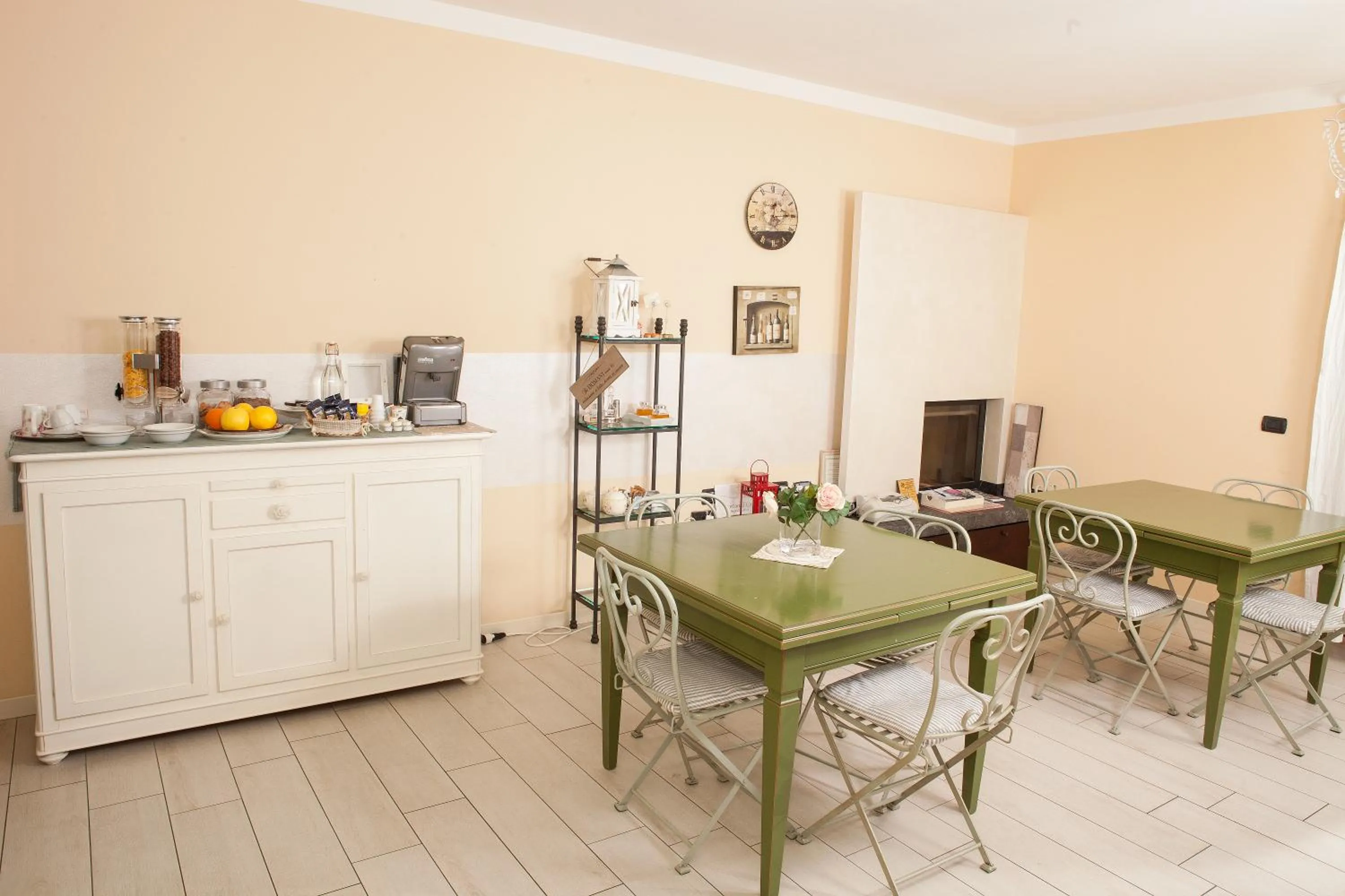 Lounge or bar in Botton d'Oro Pelabrocco