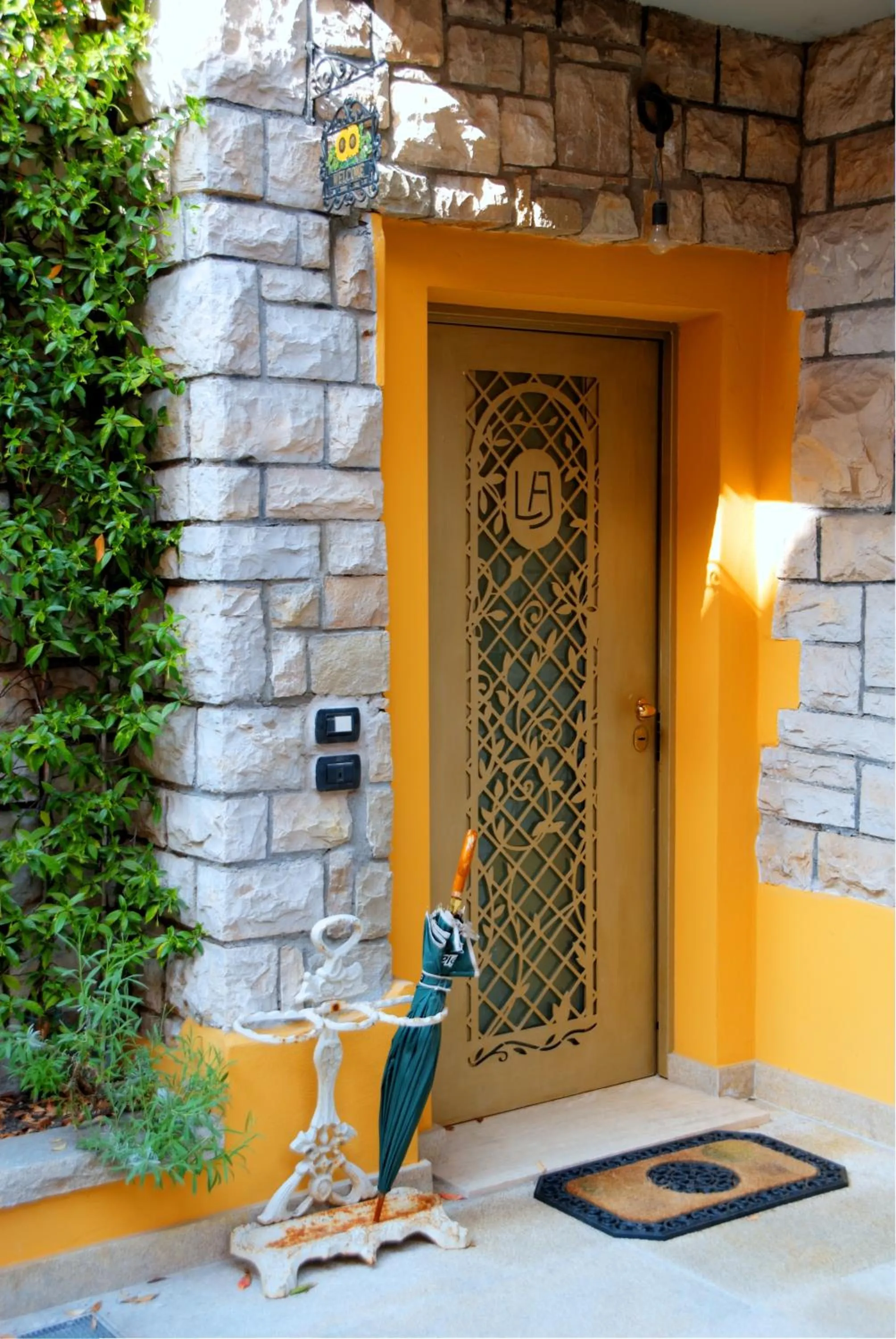 Facade/entrance in Botton d'Oro Pelabrocco